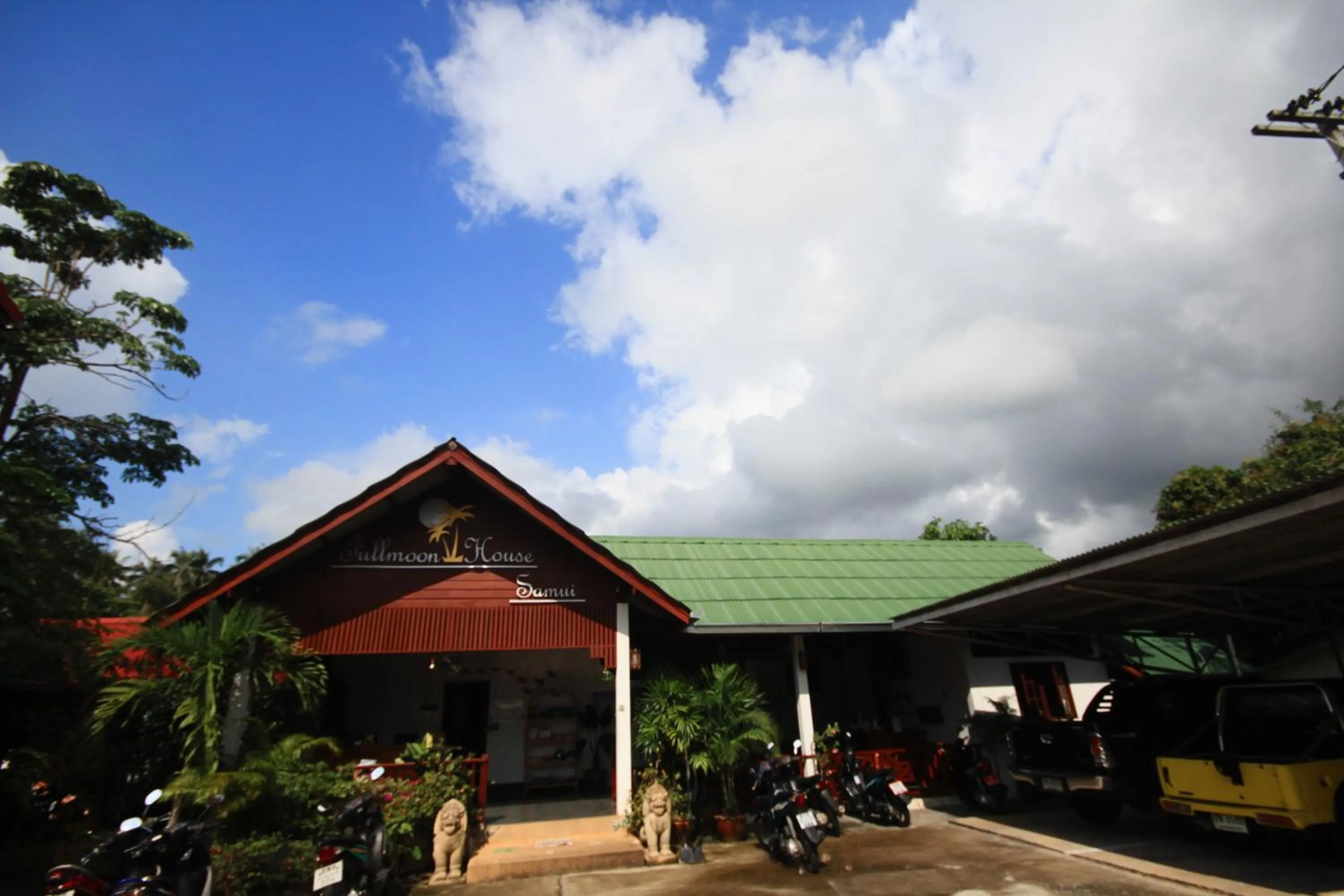 Property building in Fullmoon House Samui