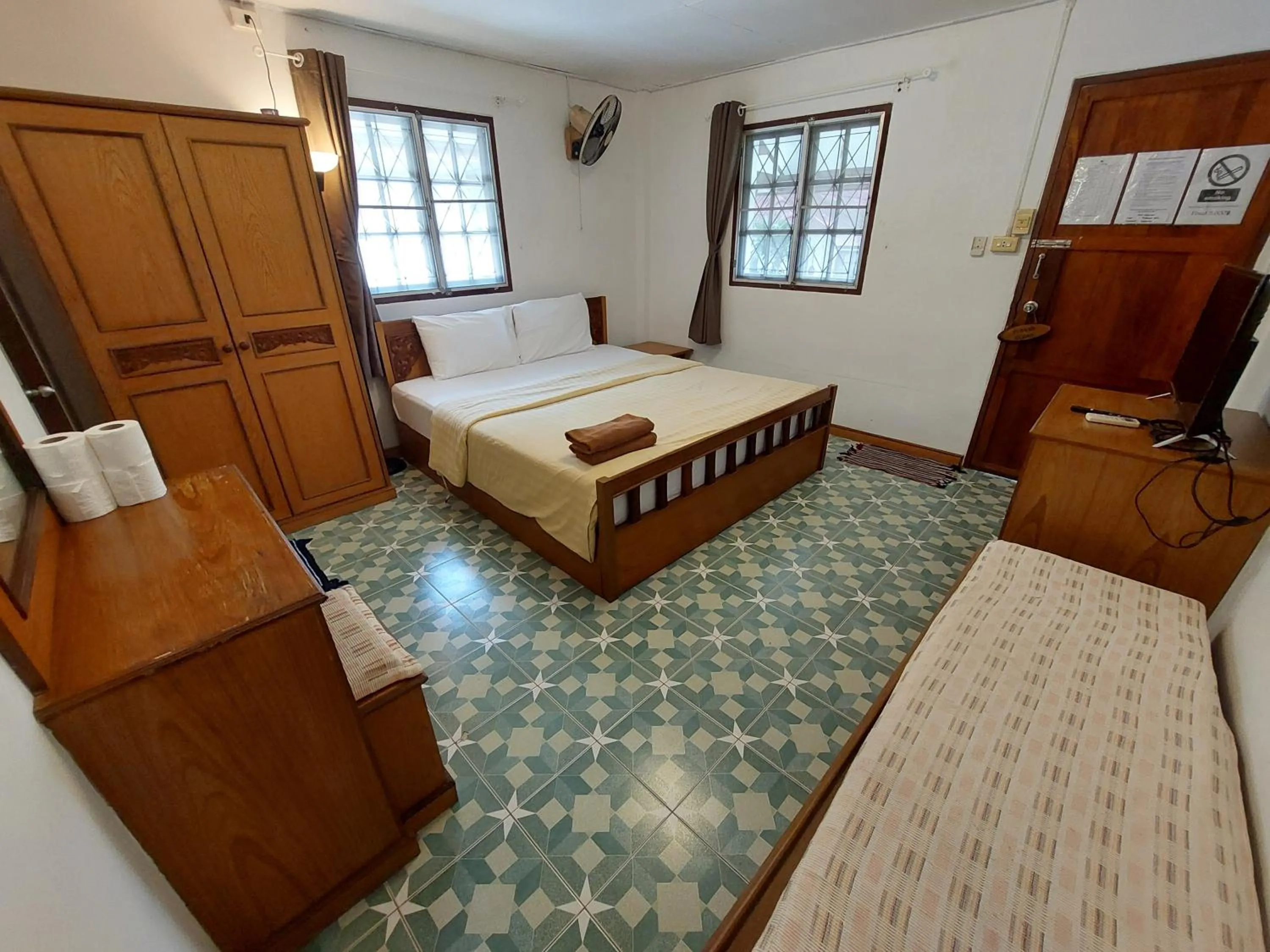 Bed in Fullmoon House Samui