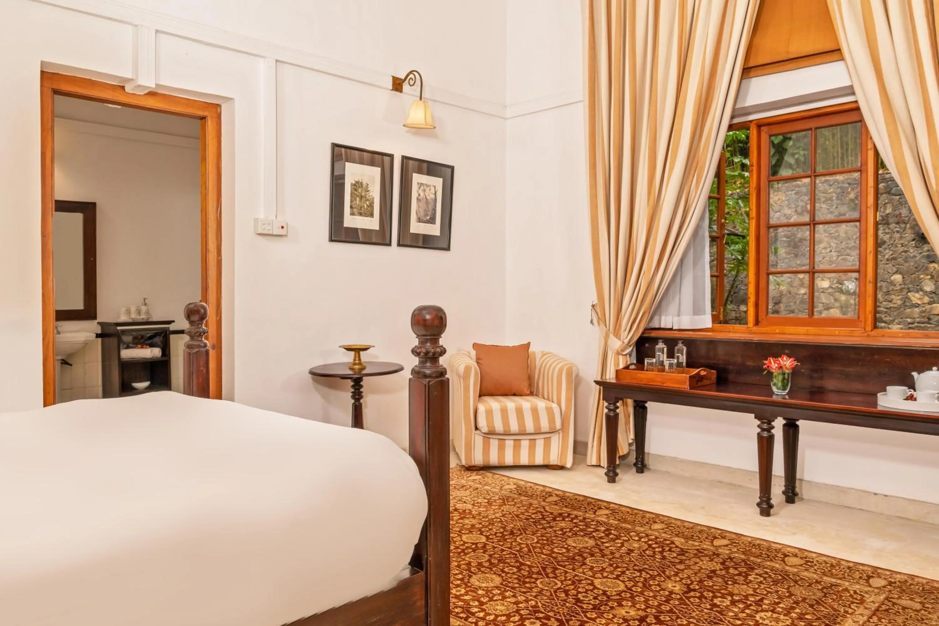 Bedroom, Bed in Jetwing Warwick Gardens