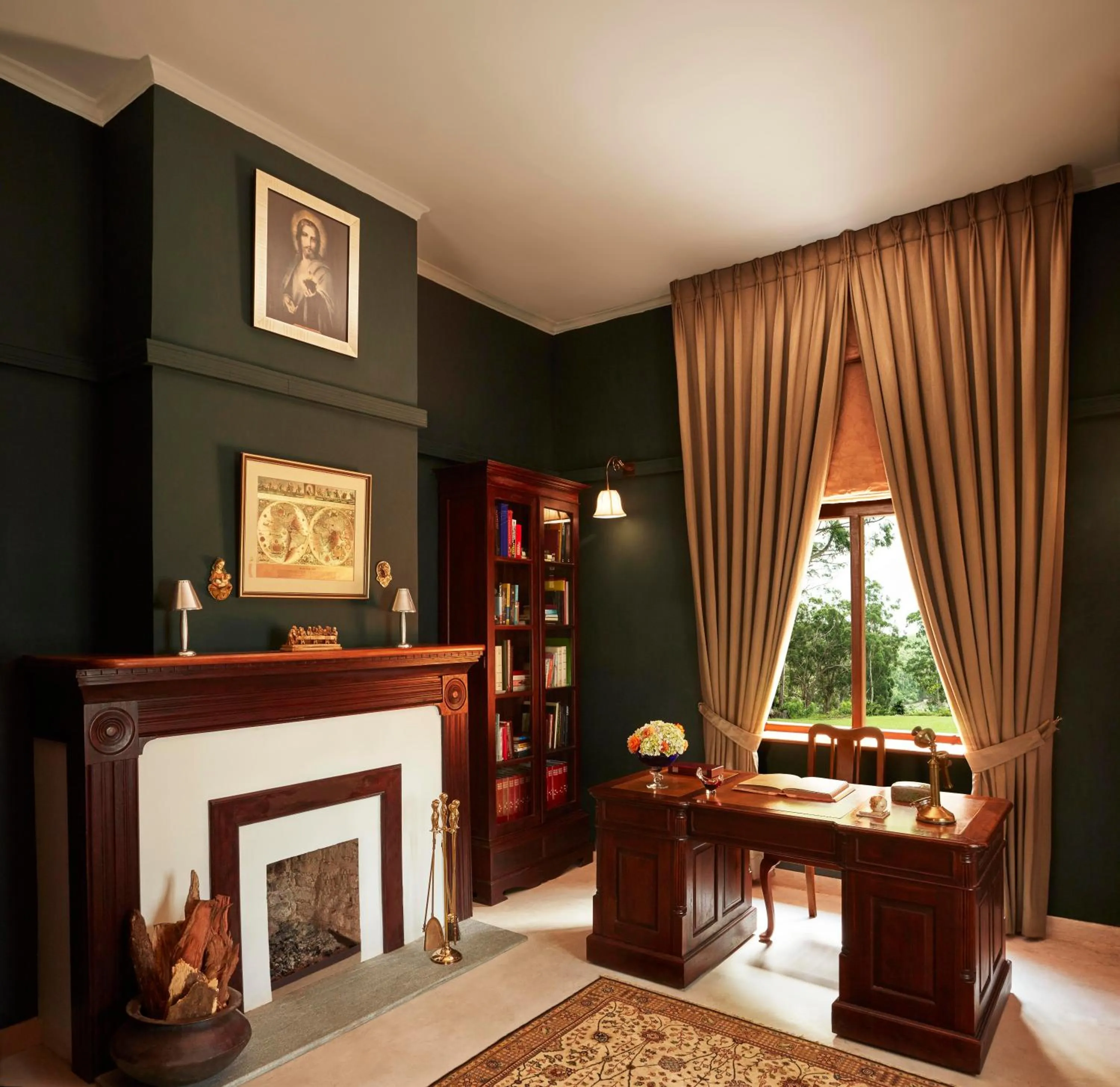 Library in Jetwing Warwick Gardens