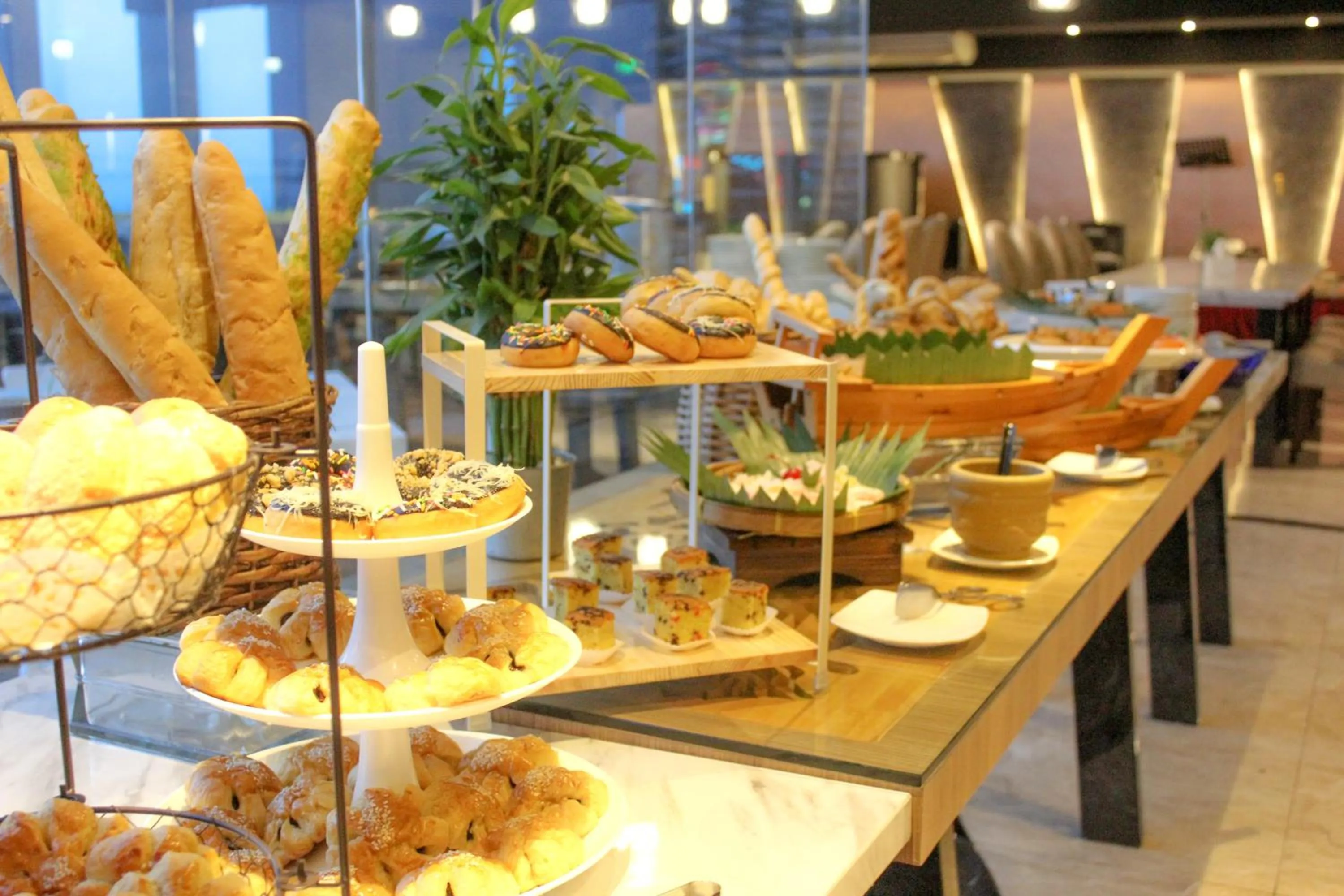 Restaurant/places to eat in Hermes Palace Hotel Medan