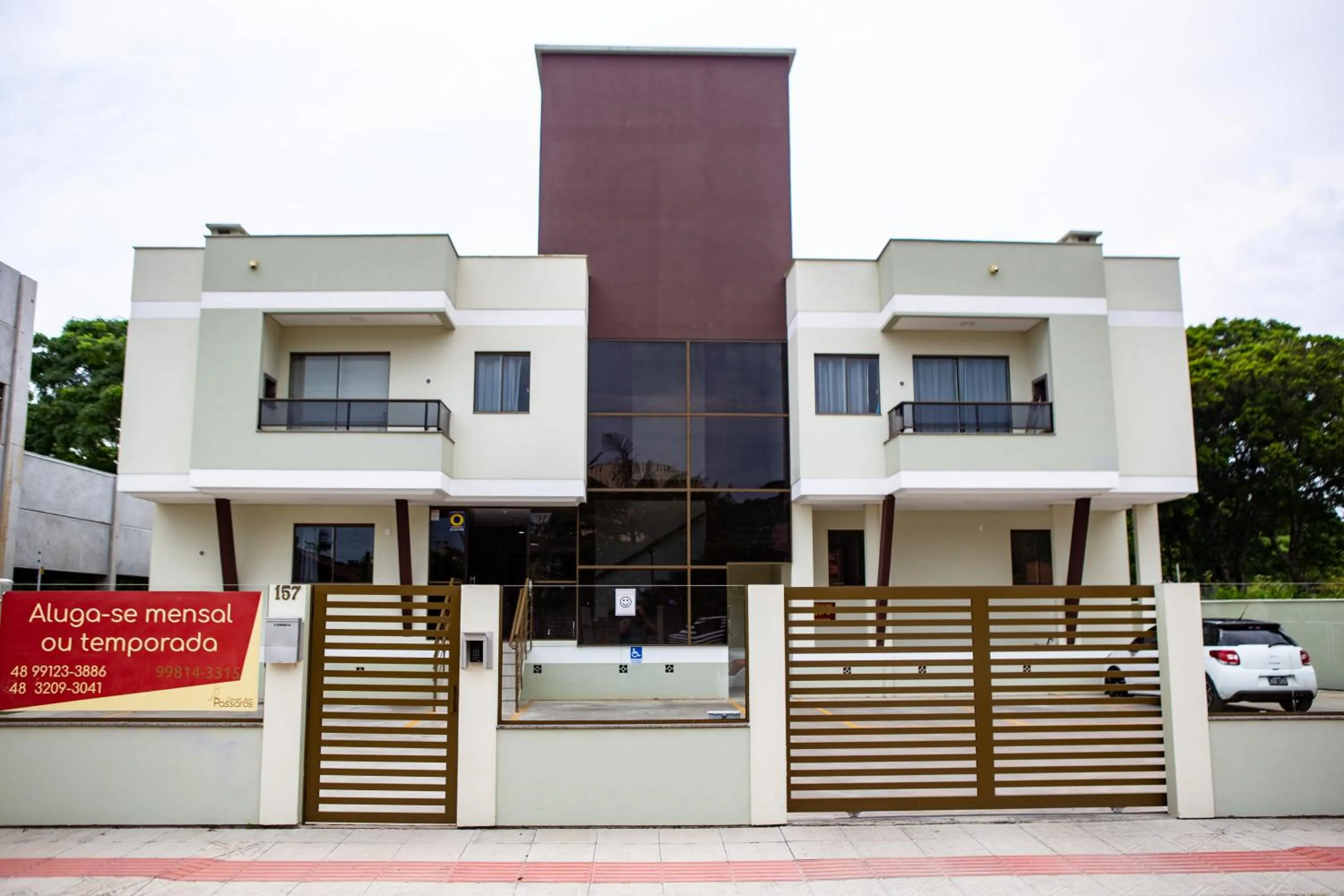 Facade/entrance in Canto dos Pássaros Flat - Canasvieiras