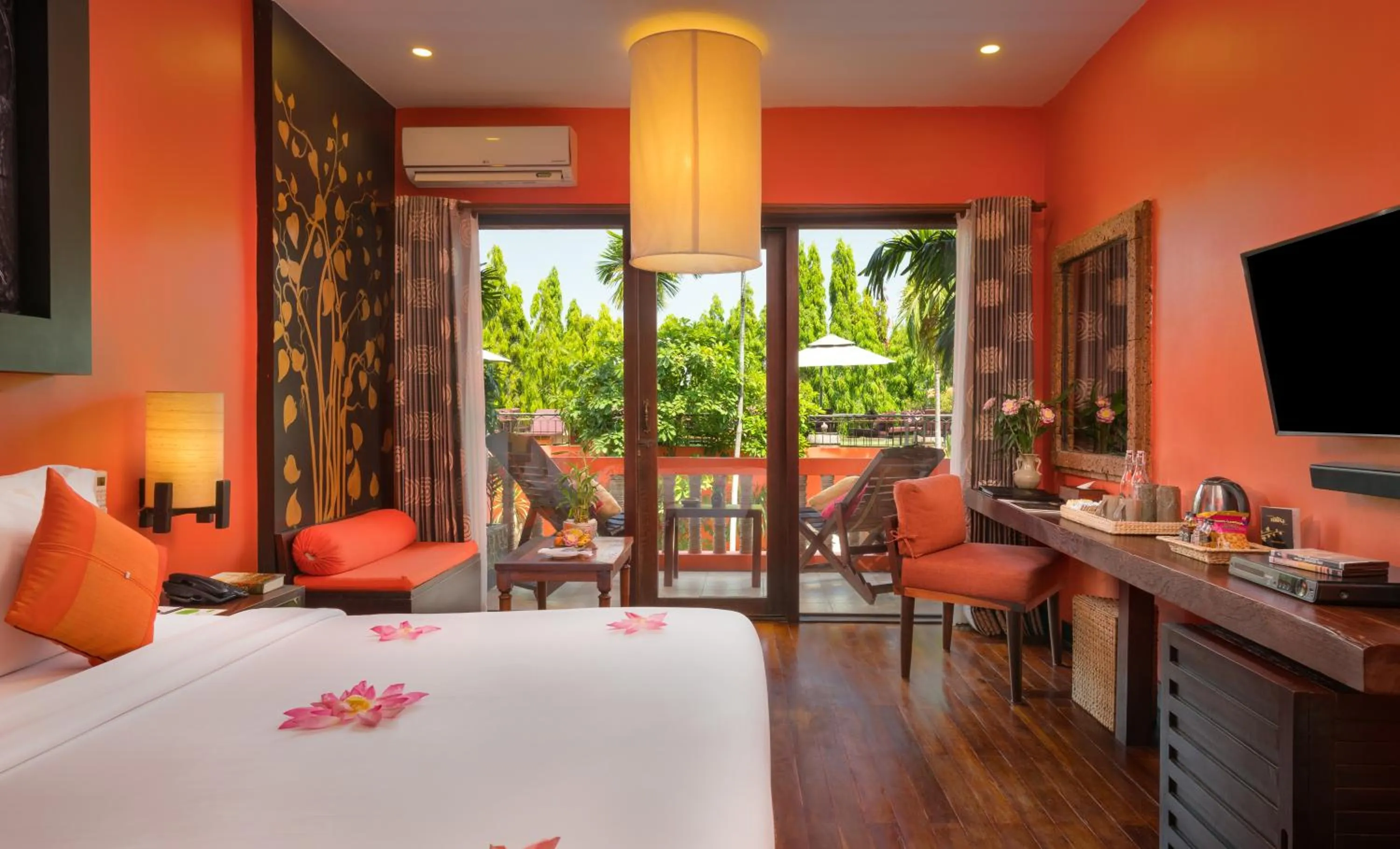 TV and multimedia, Bed in Golden Temple Hotel