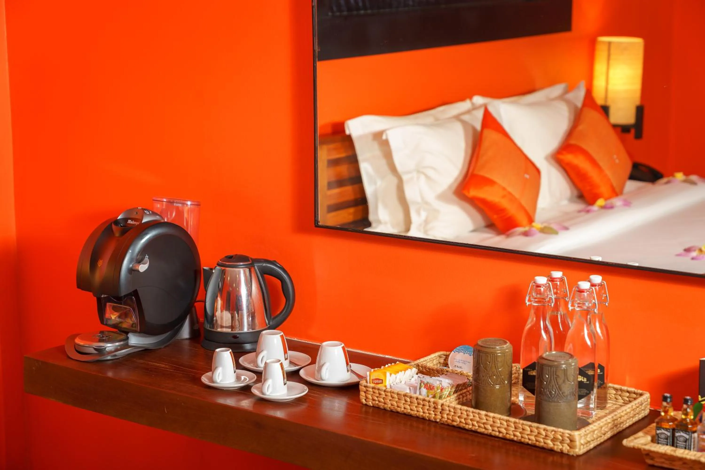 Coffee/tea facilities in Golden Temple Hotel