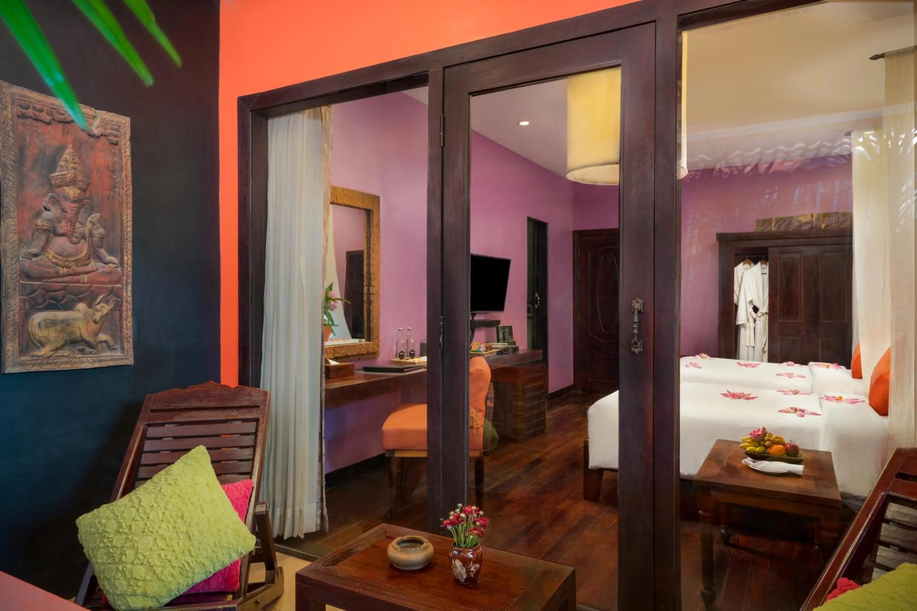 Photo of the whole room, Bed in Golden Temple Hotel