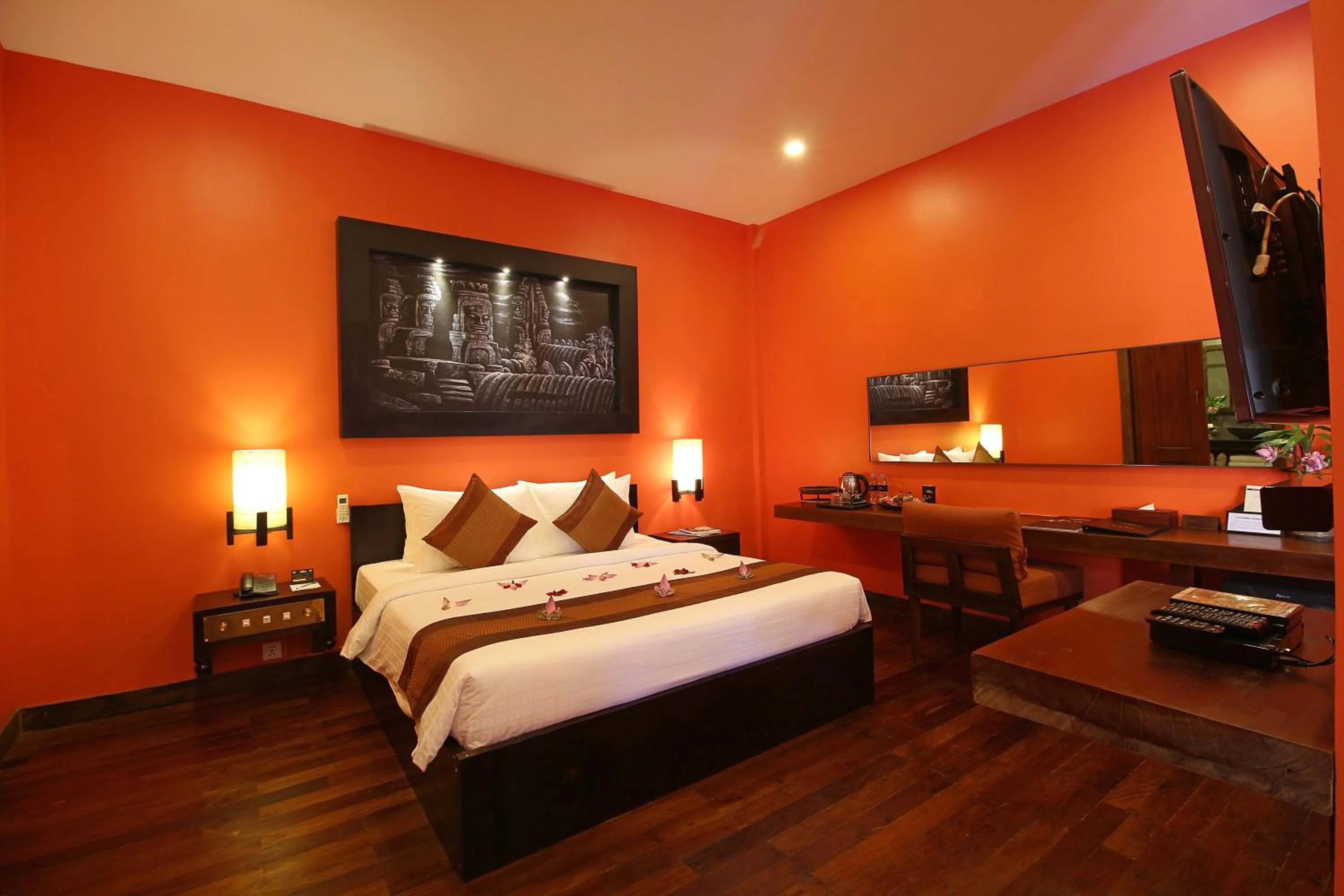 Photo of the whole room, Bed in Golden Temple Hotel