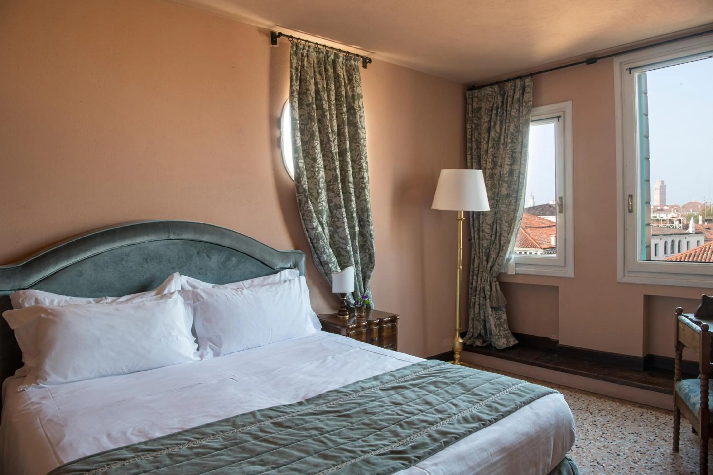 Bed in Hotel Nani Mocenigo Palace