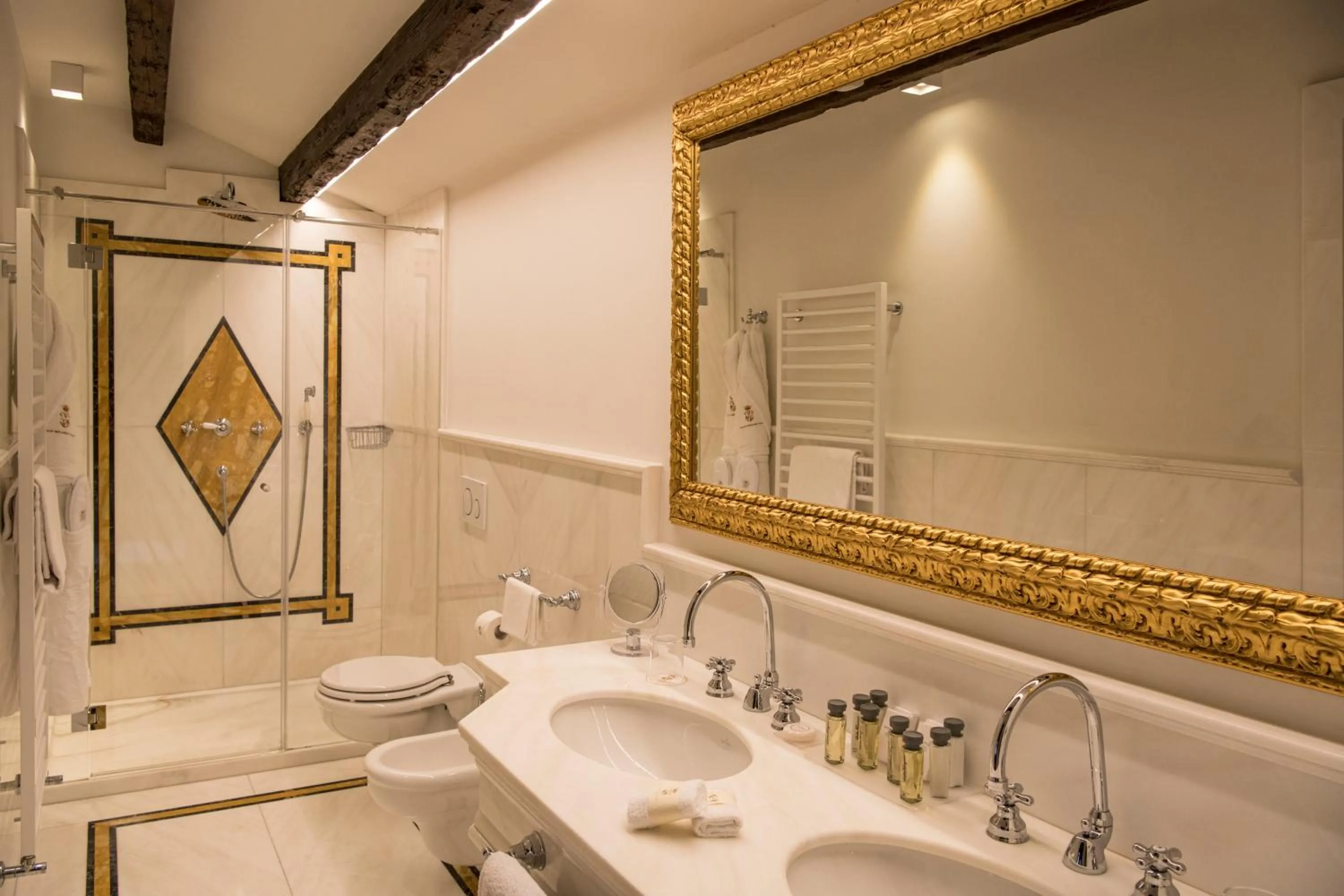 Shower in Hotel Nani Mocenigo Palace