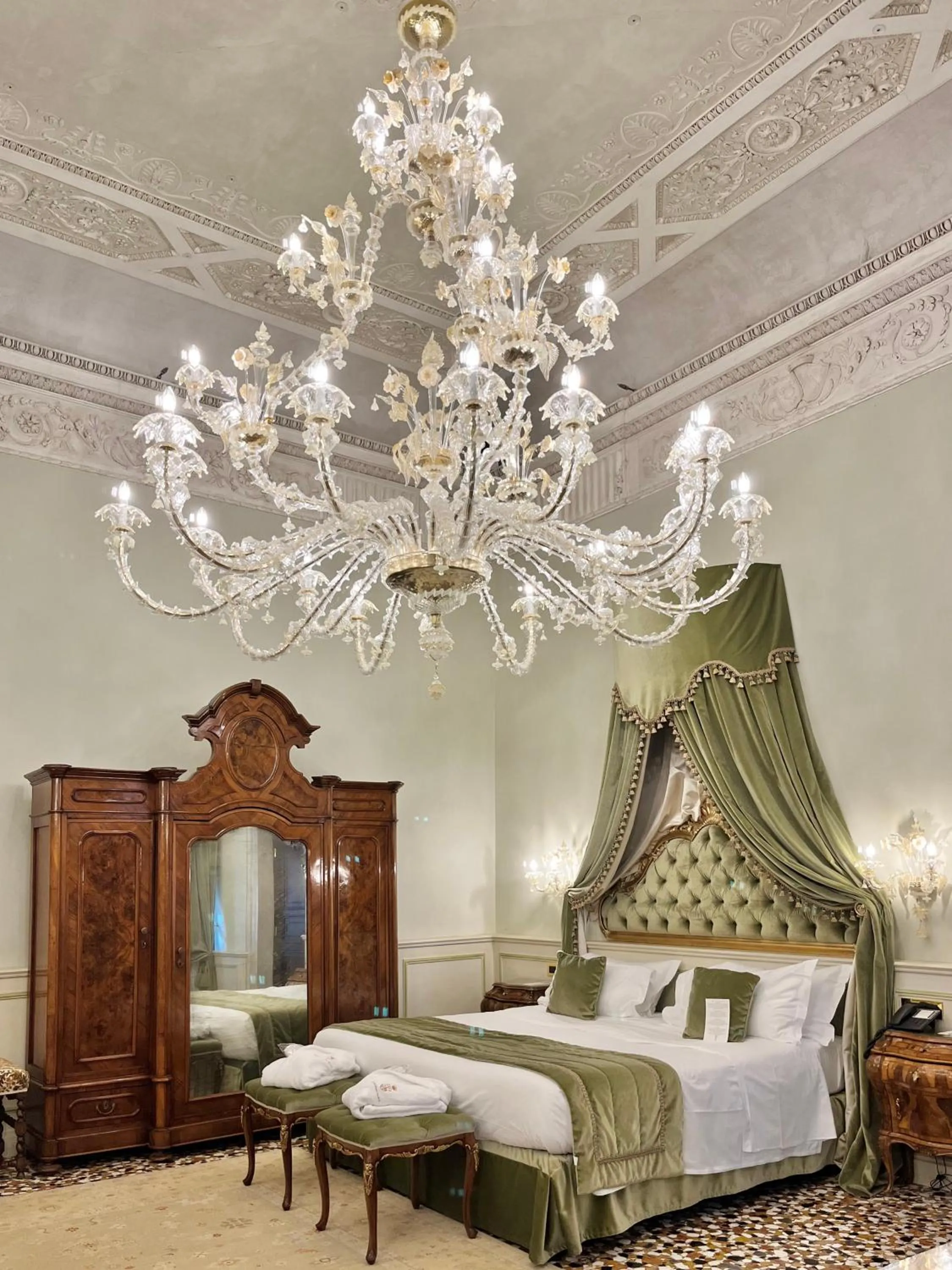 Bedroom, Bed in Hotel Nani Mocenigo Palace