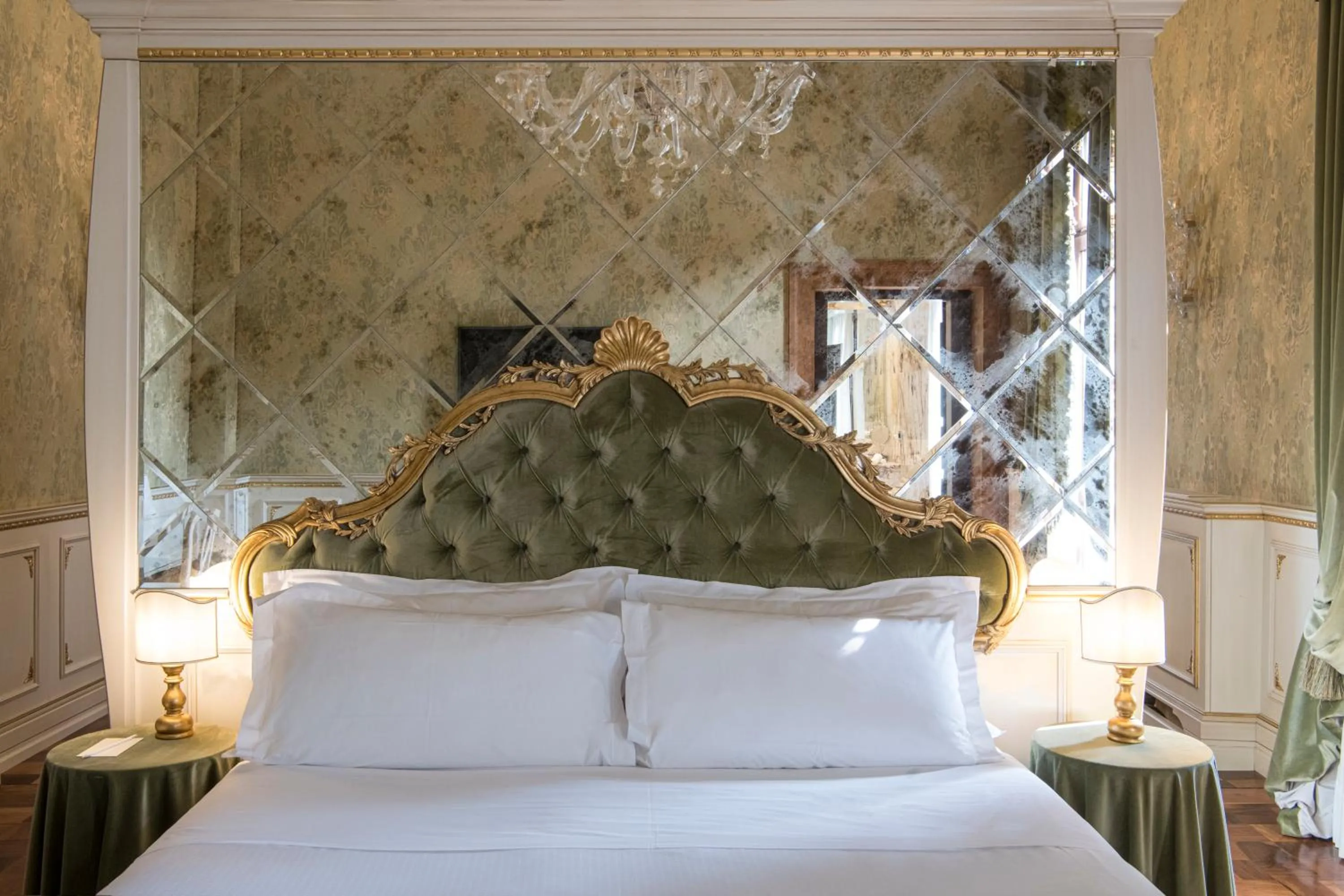 Bed in Hotel Nani Mocenigo Palace