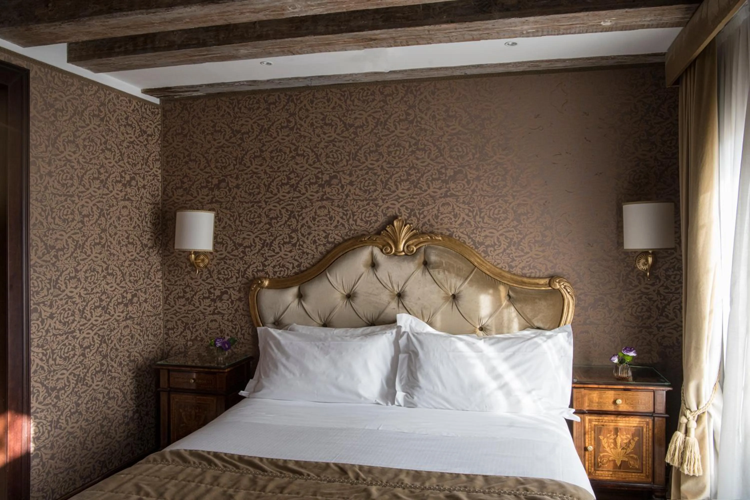 Bed in Hotel Nani Mocenigo Palace