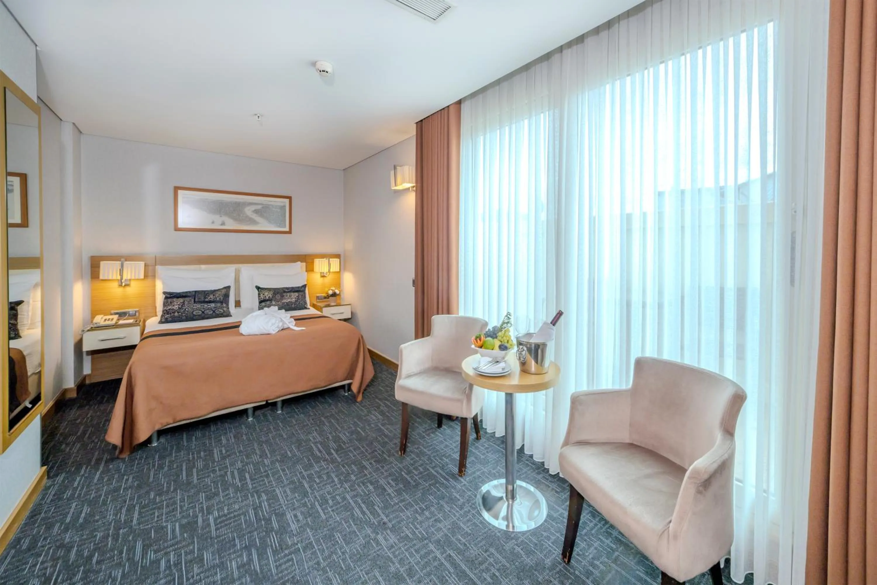 Photo of the whole room, Bed in Hotel Momento - Special Category