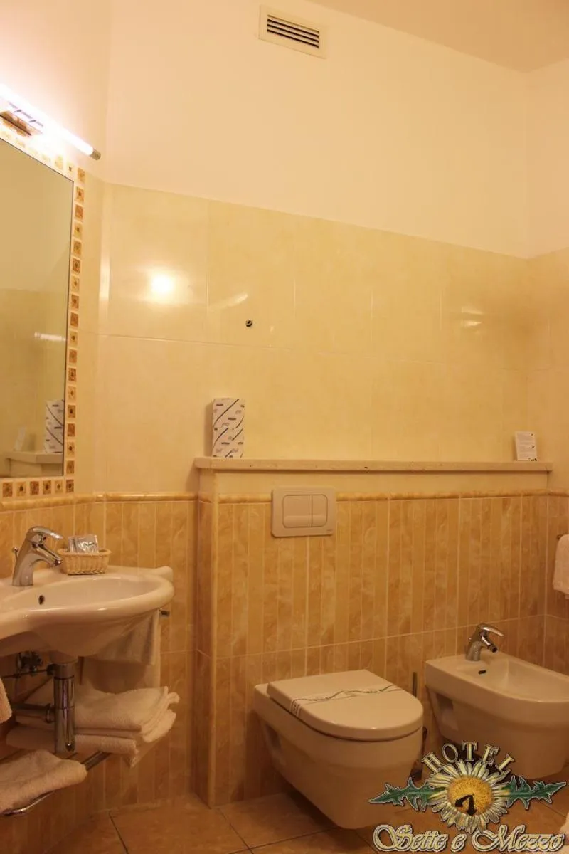 Bathroom in Hotel Sette E Mezzo