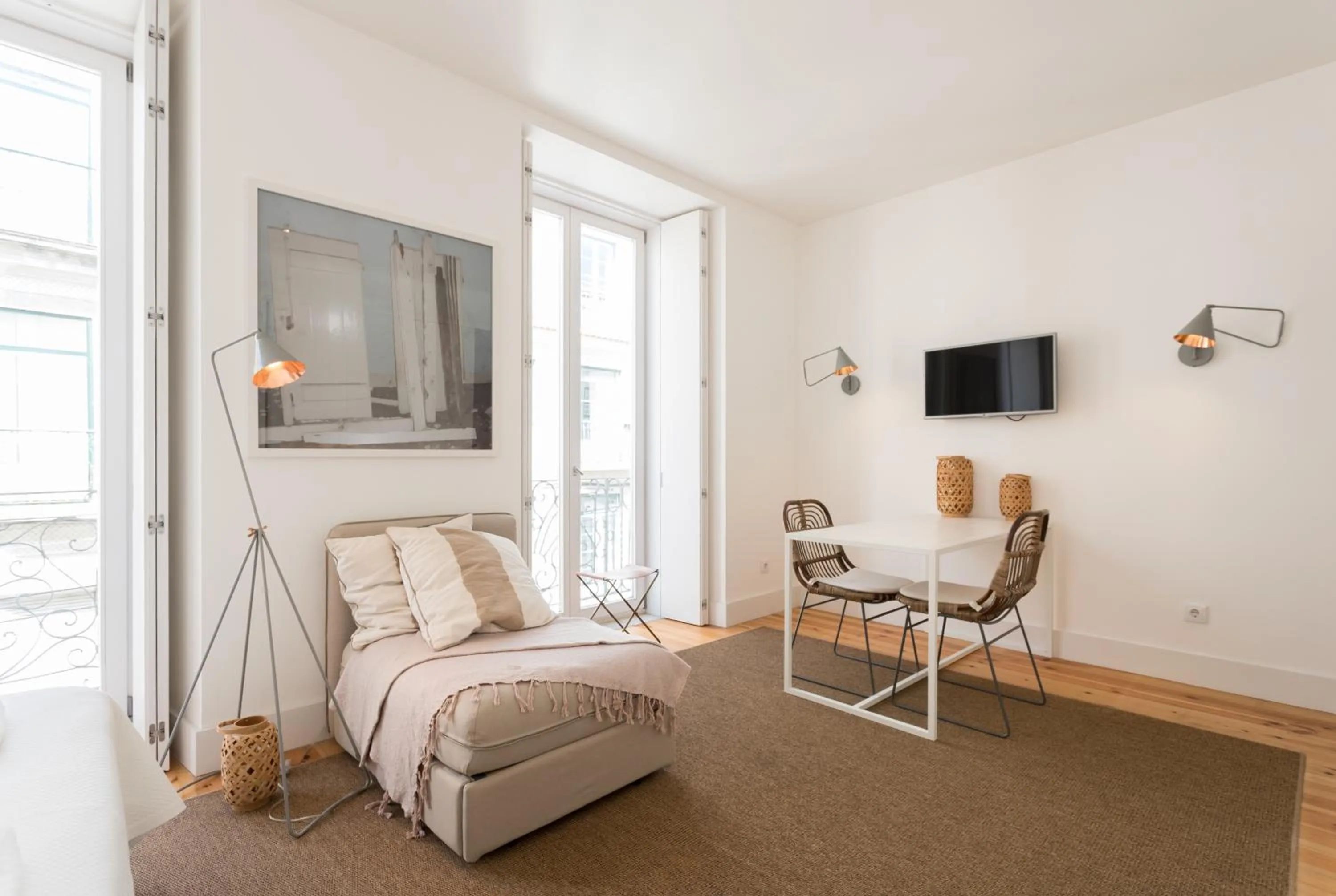 Living room, Bed in Chiado Cozy Apartments - by LU Holidays