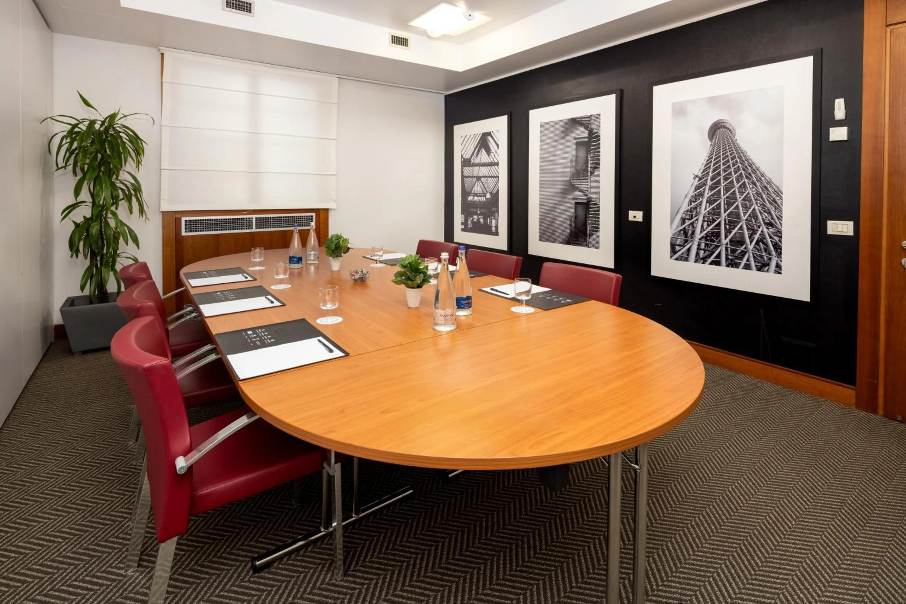 Meeting/conference room in Holiday Inn Milan Garibaldi Station by IHG