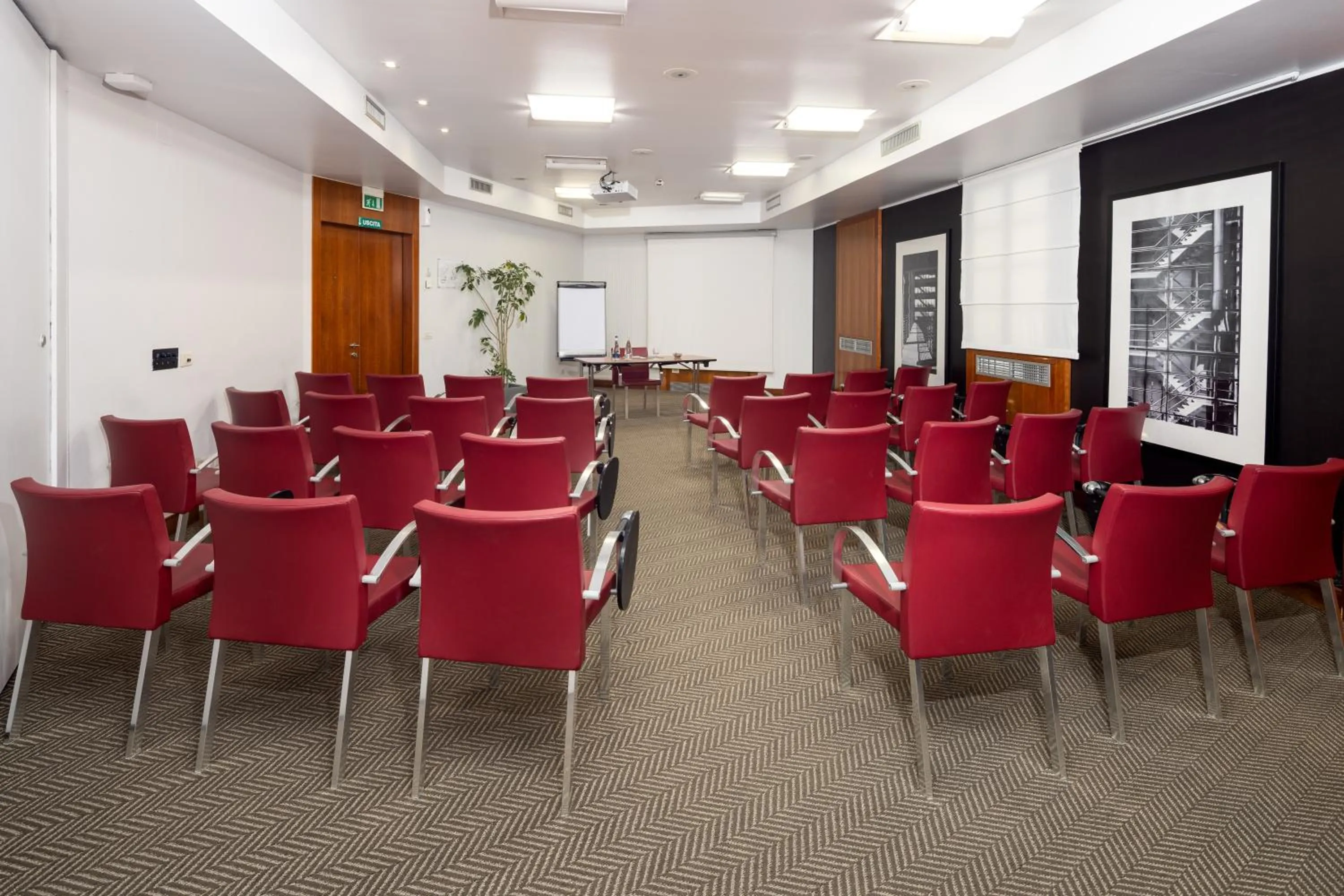 Meeting/conference room in Holiday Inn Milan Garibaldi Station by IHG
