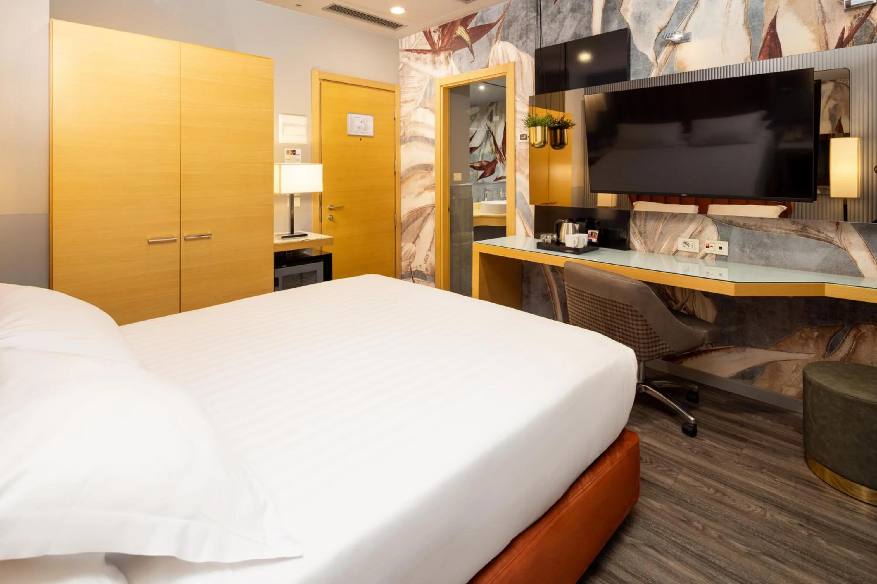 Bedroom, Bed in Holiday Inn Milan Garibaldi Station by IHG