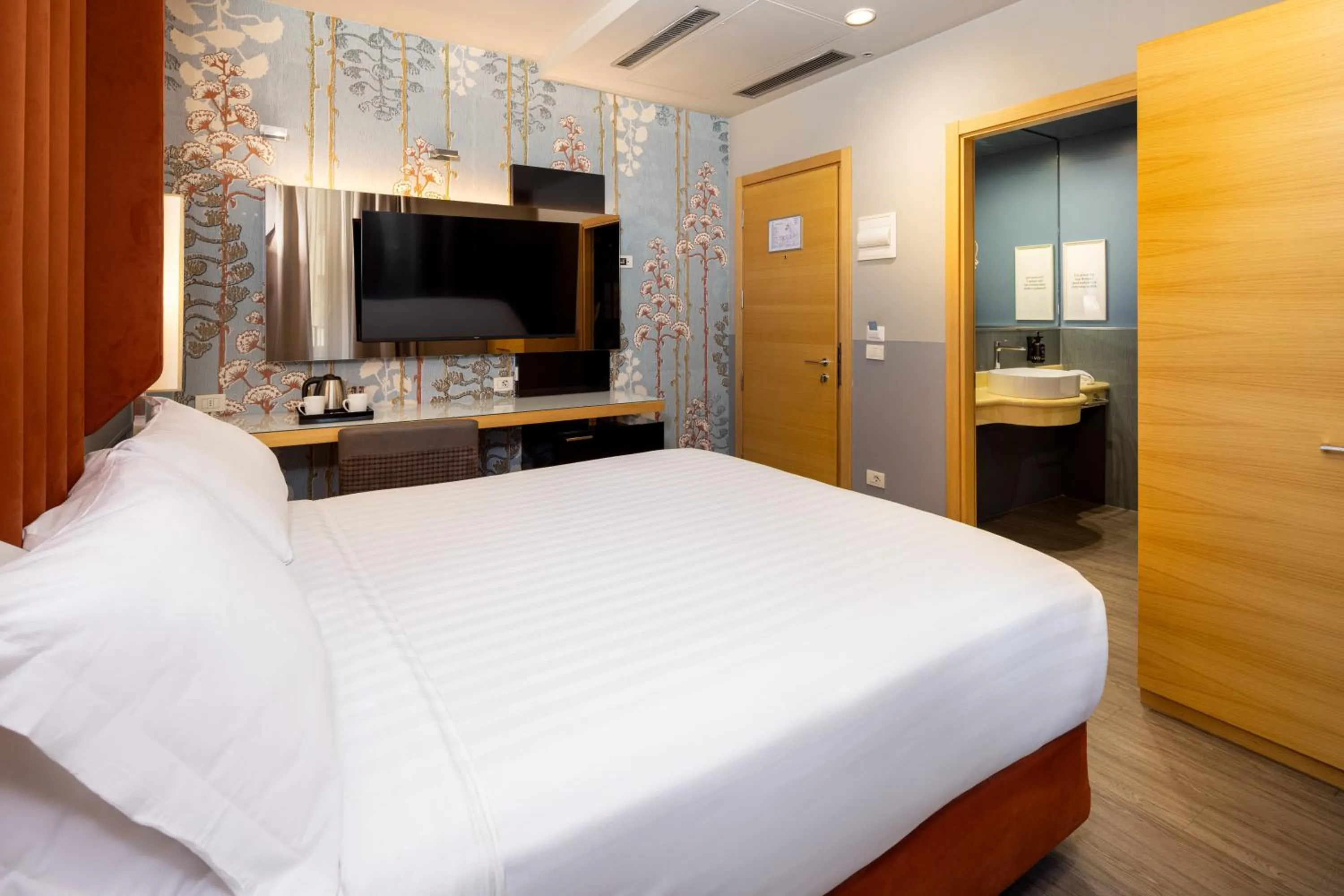 Bed in Holiday Inn Milan Garibaldi Station by IHG