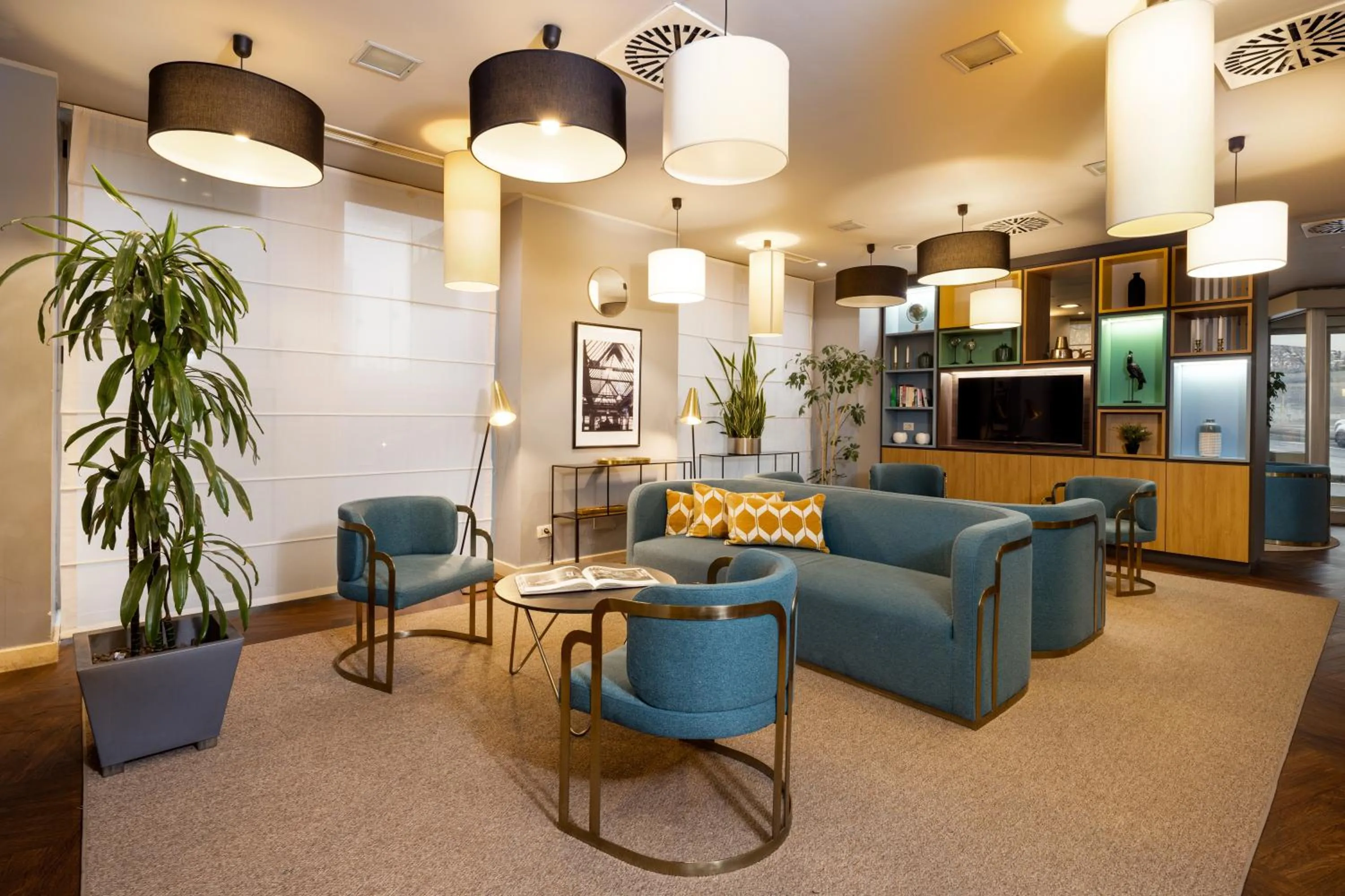 Lobby or reception in Holiday Inn Milan Garibaldi Station by IHG
