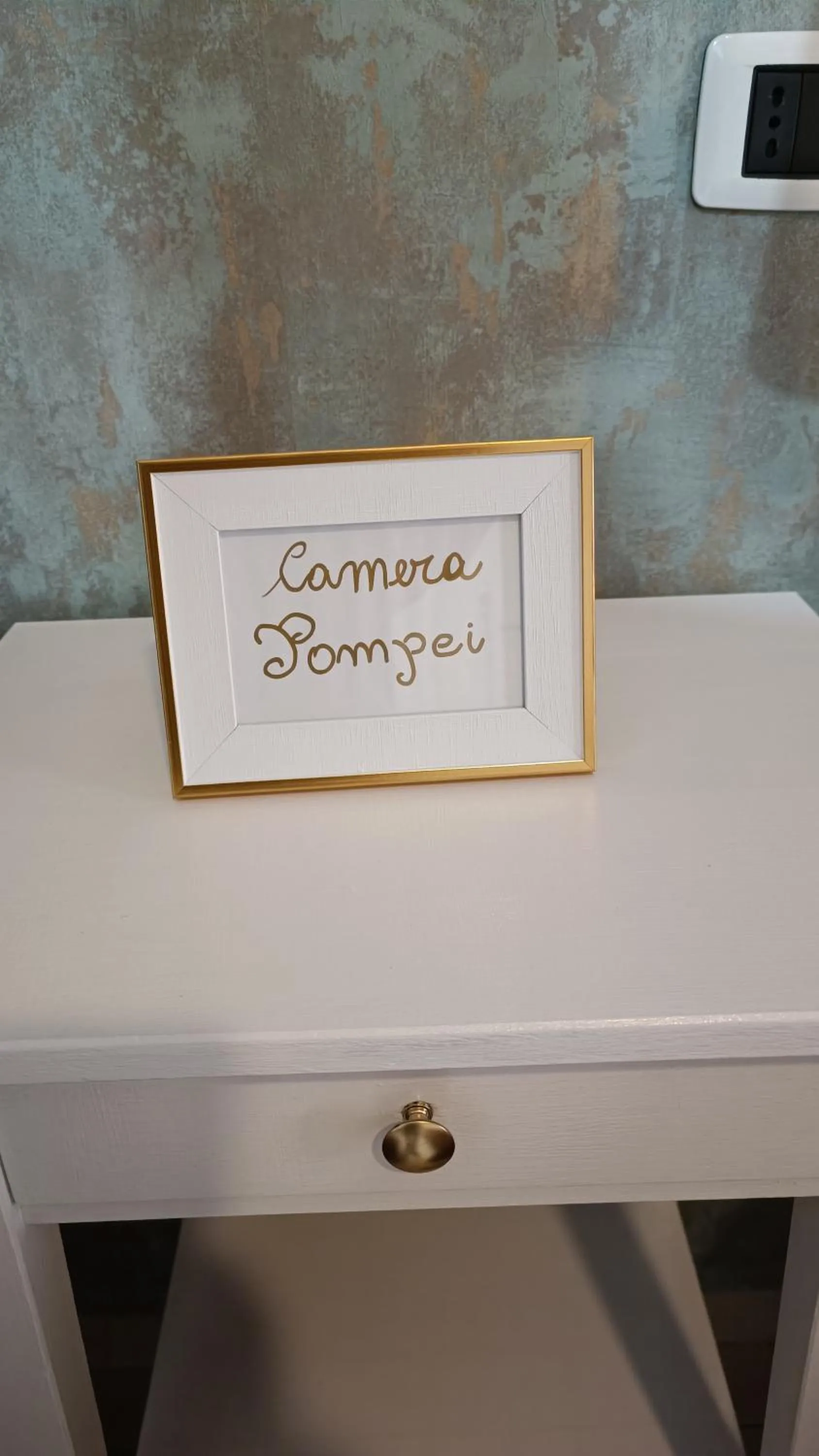 Text overlay in B&B Dolcevita