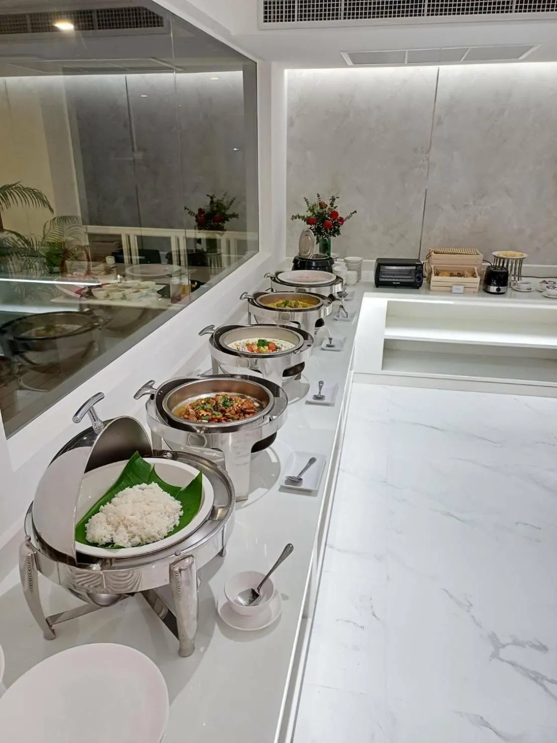 Restaurant/places to eat in Lohas Residences Sukhumvit 2