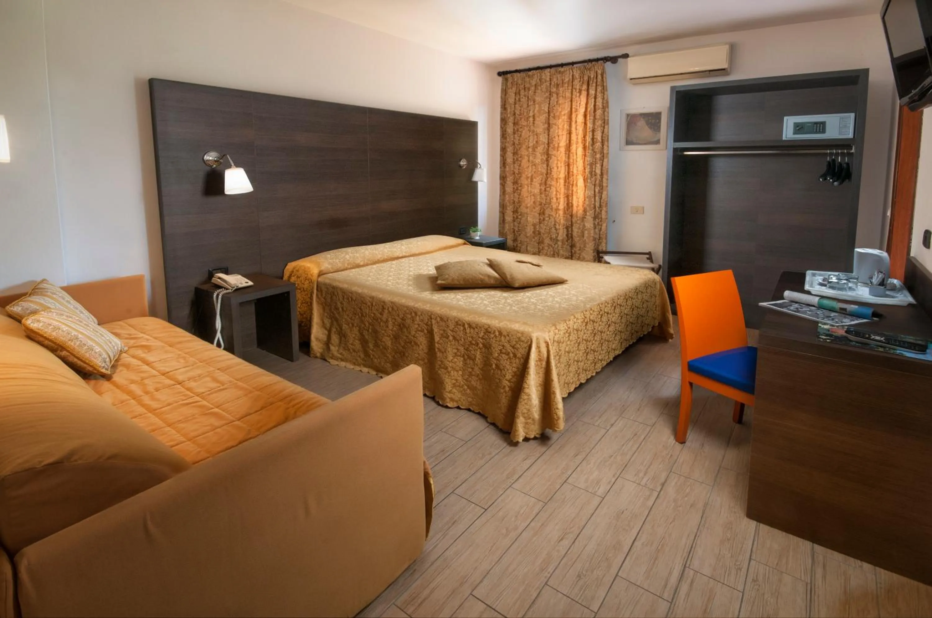 Bedroom, Bed in Hotel Ristorante Alla Botte