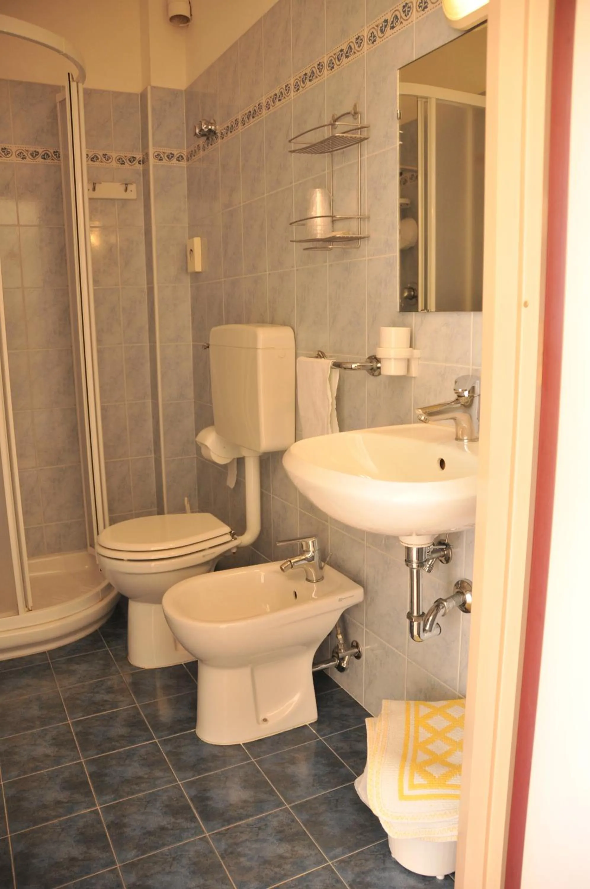 Toilet in Hotel Suisse