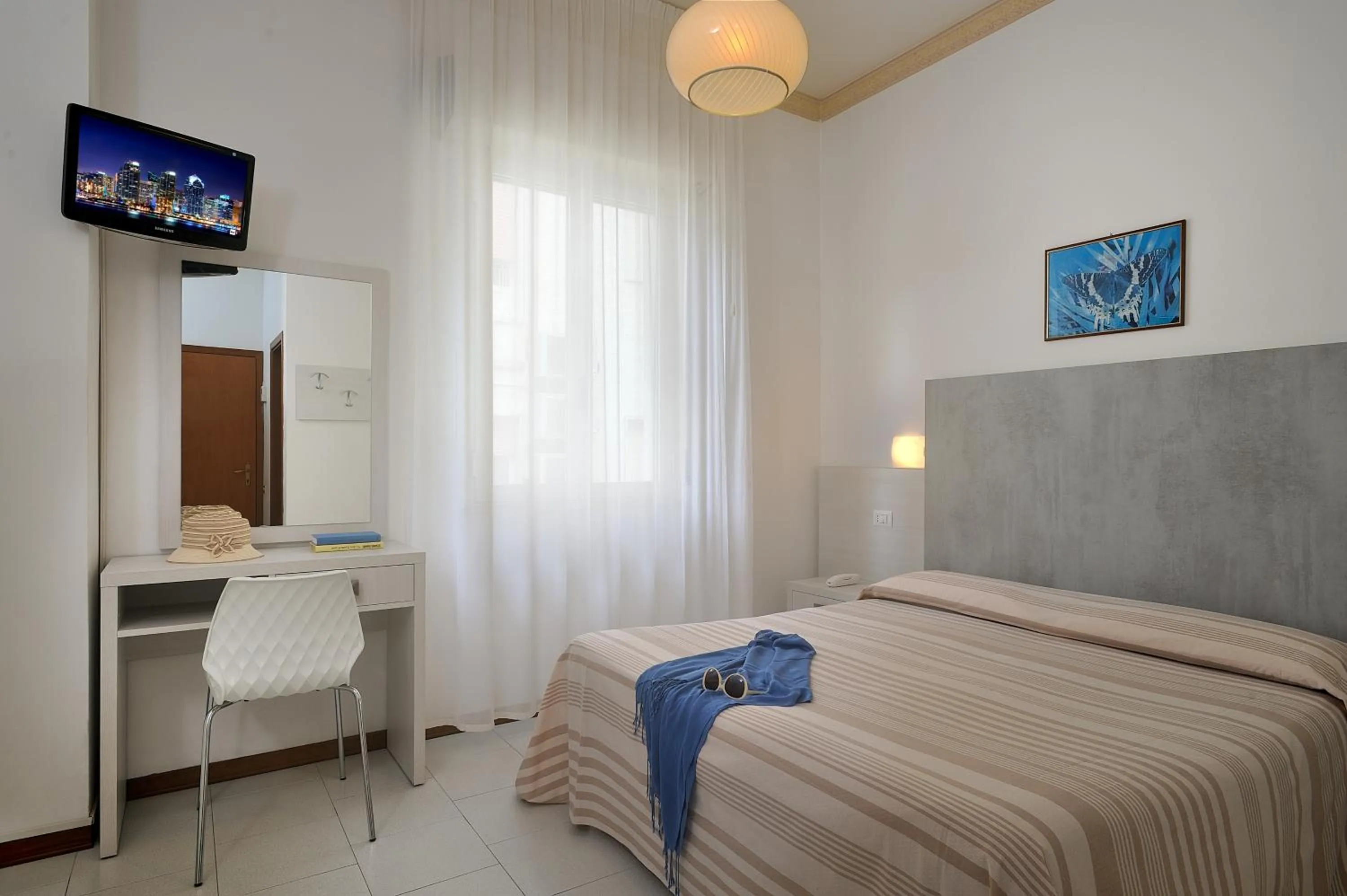 Photo of the whole room in Hotel Suisse