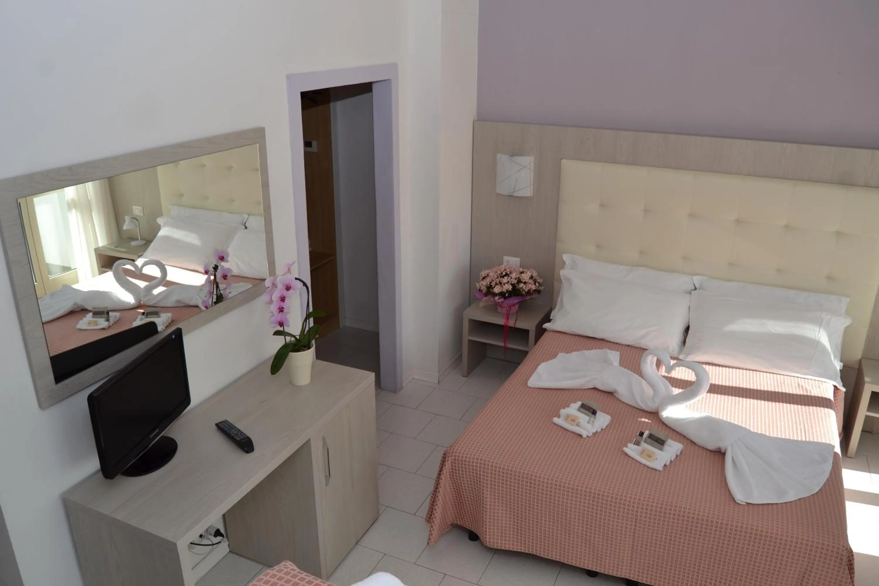 Photo of the whole room in Hotel Suisse