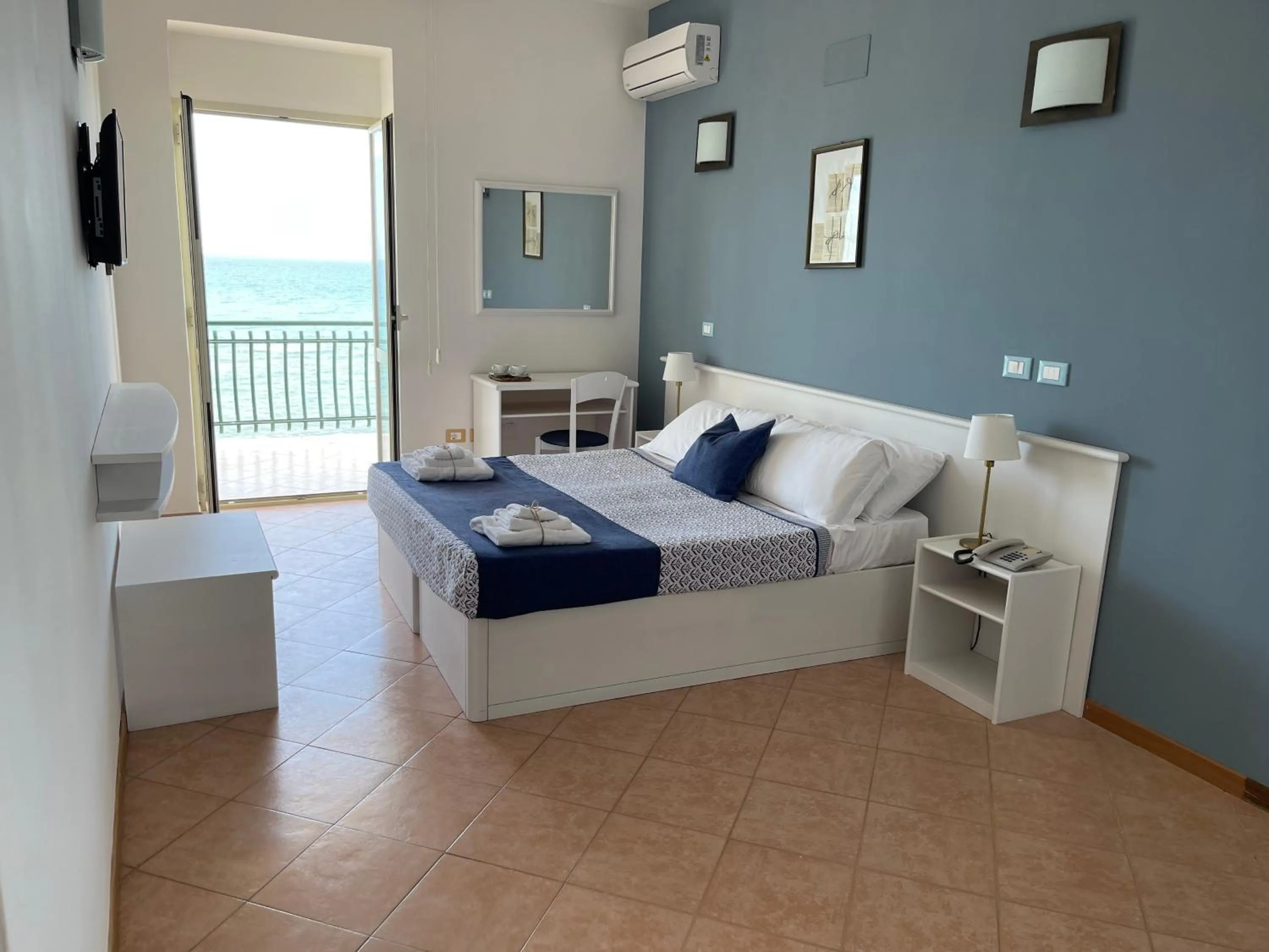 Gatto Bianco Casalabate