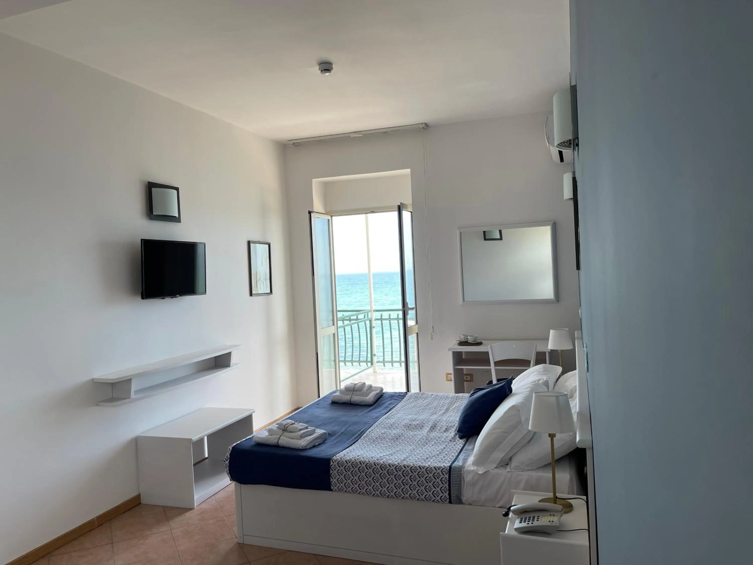 Gatto Bianco Casalabate