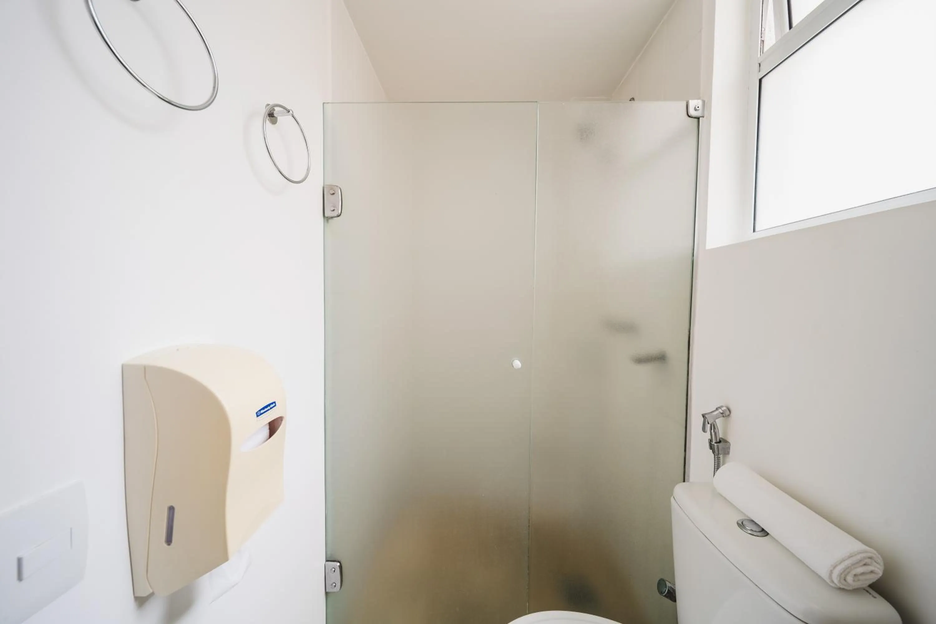 Shower in Hotel Dan Inn Curitiba Centro By Nacional Inn