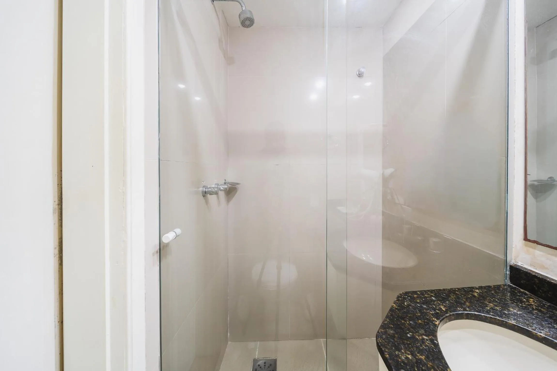 Bathroom in Hotel Dan Inn Curitiba Centro By Nacional Inn