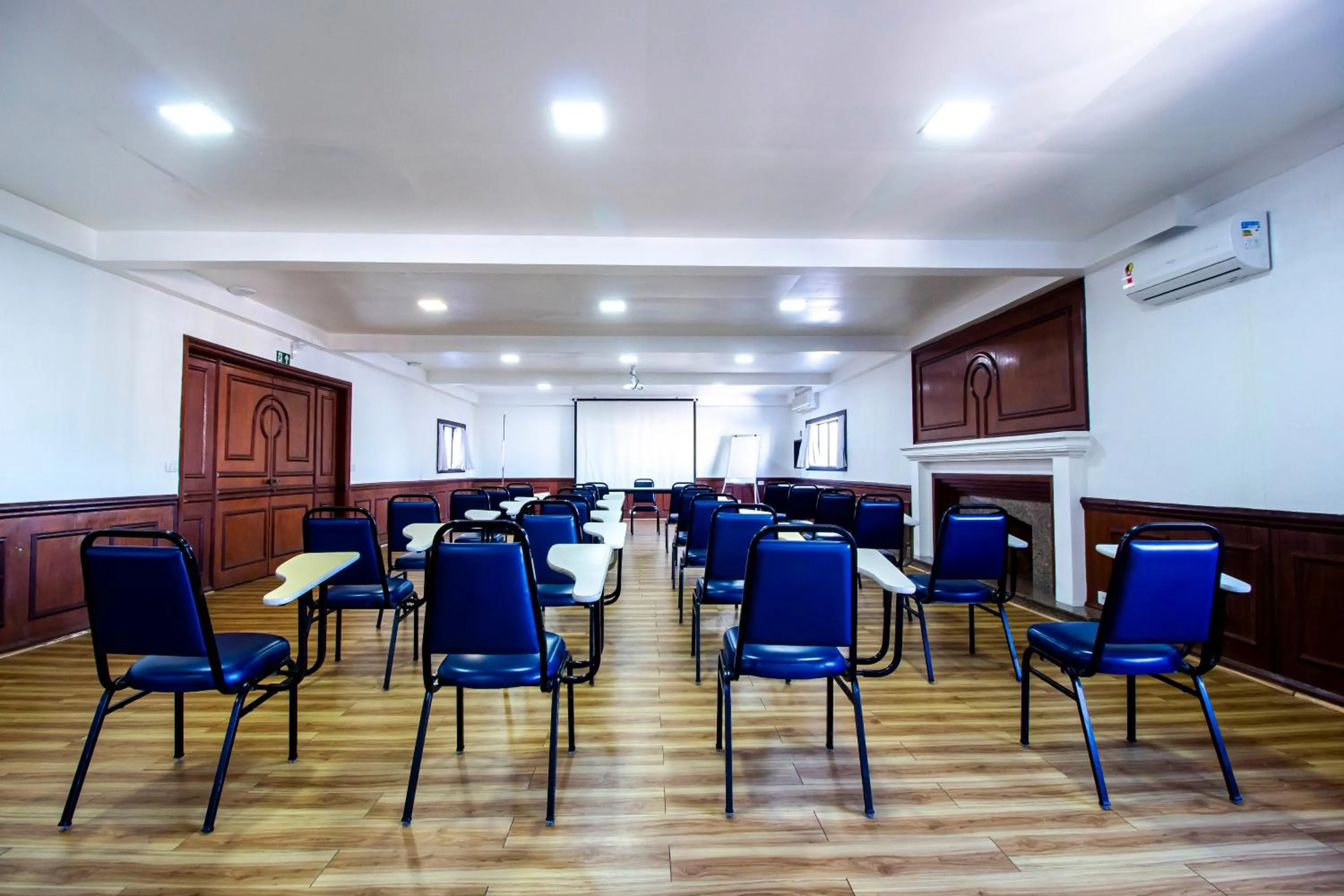 Business facilities in Hotel Dan Inn Curitiba Centro By Nacional Inn