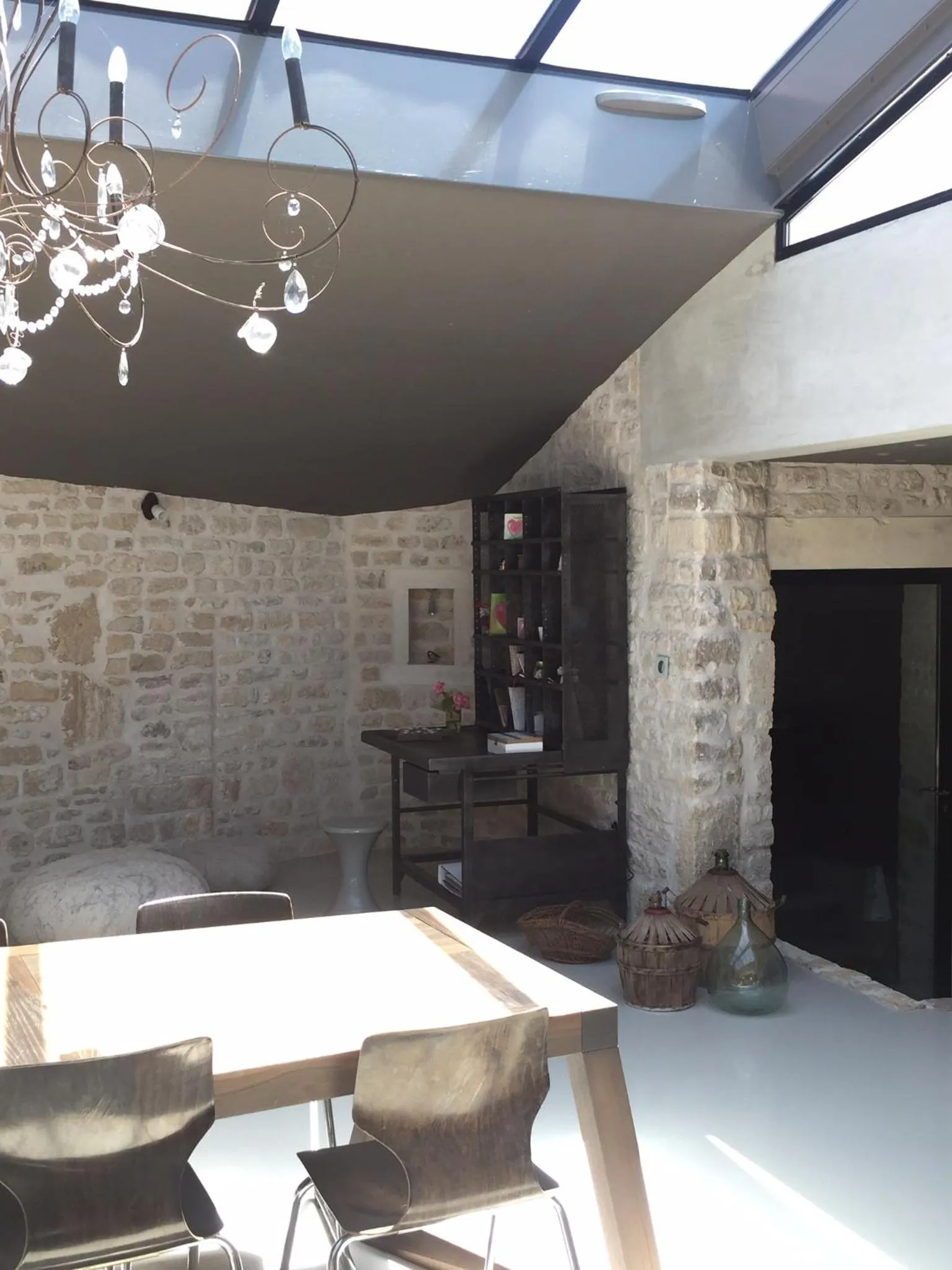 Dining area in Spa campagne design