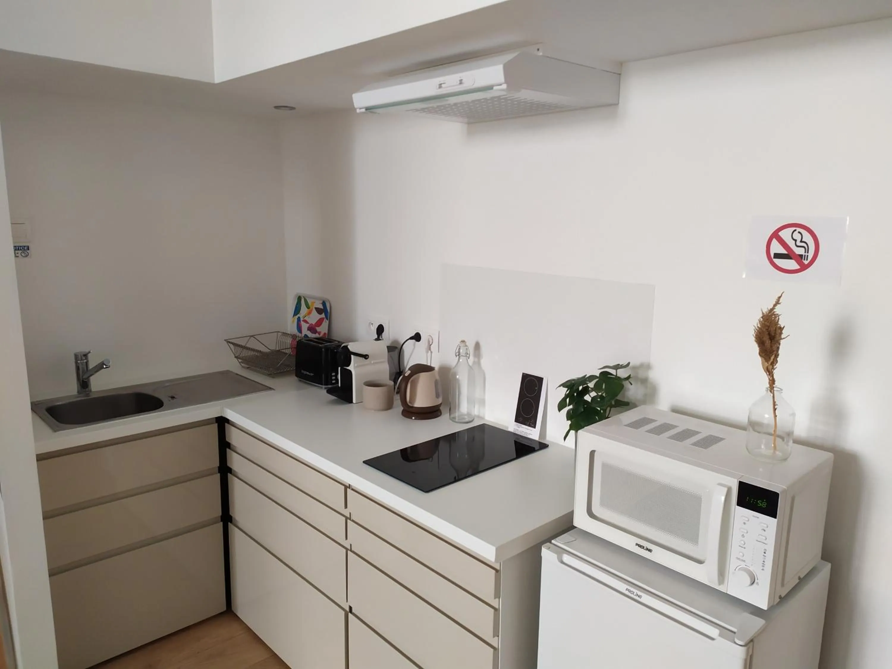 Kitchen or kitchenette in B&B Bordeaux Saint Michel