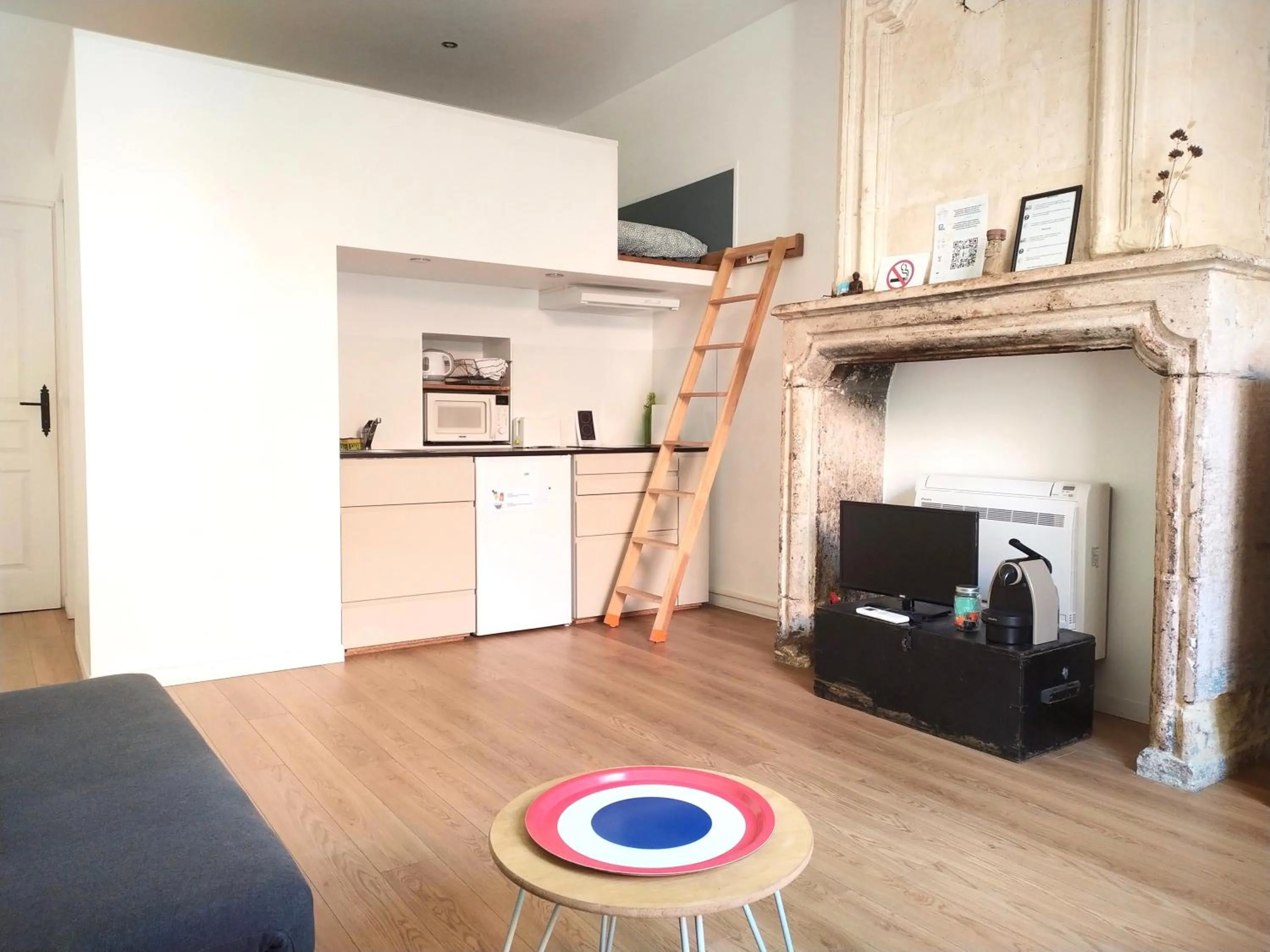 Kitchen or kitchenette in B&B Bordeaux Saint Michel