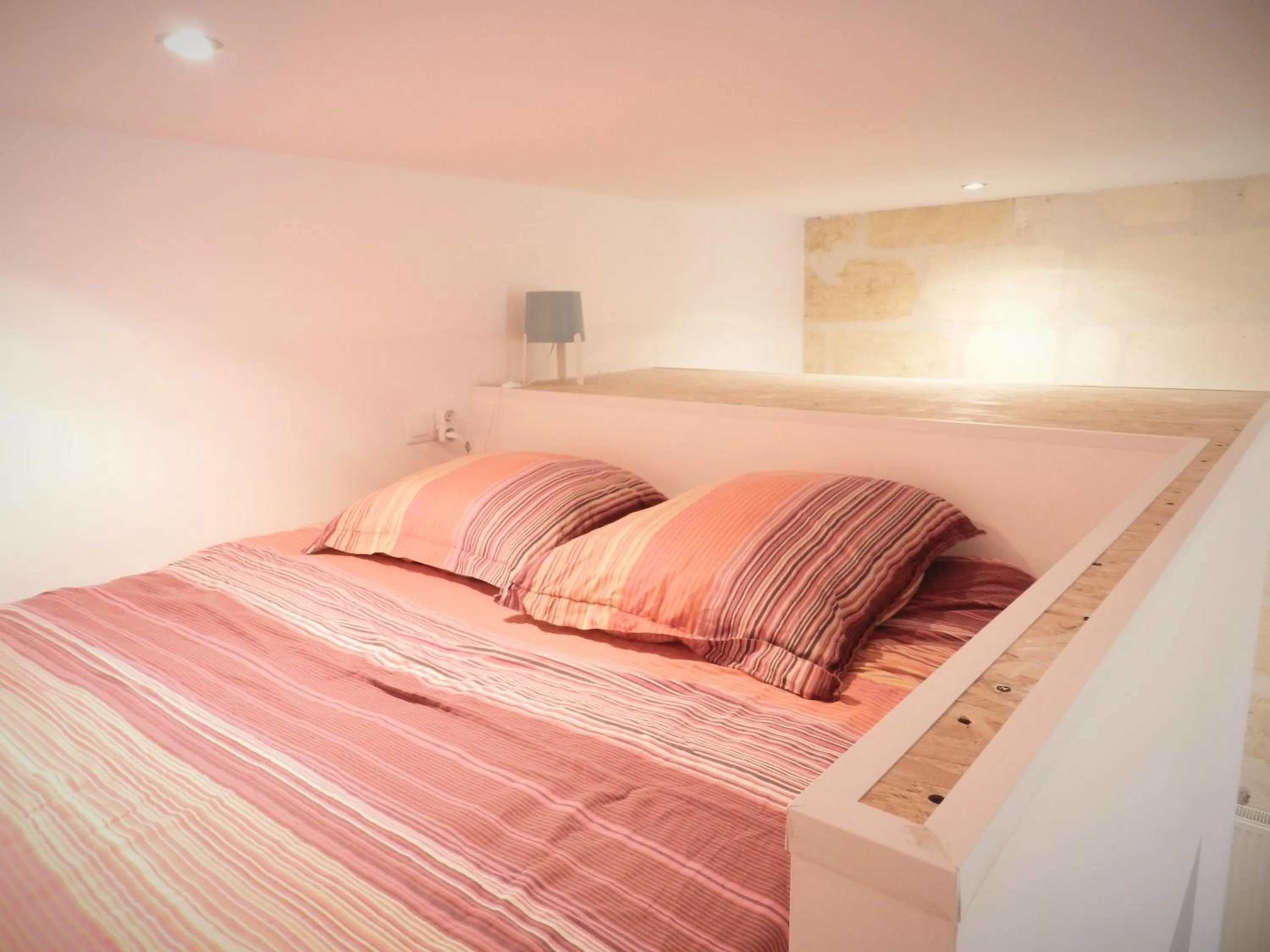 Bed in B&B Bordeaux Saint Michel