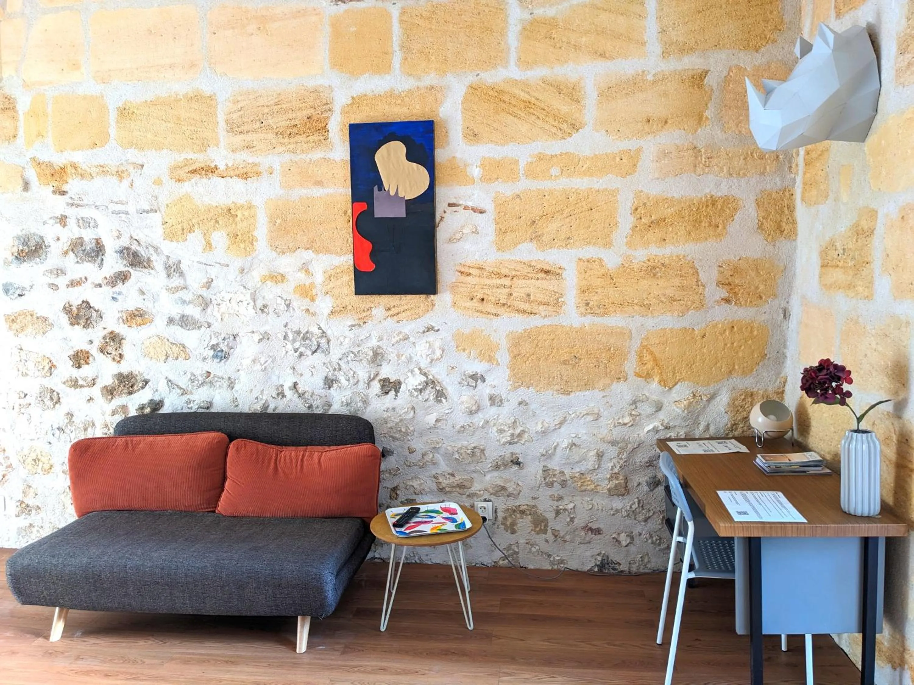 Seating area in B&B Bordeaux Saint Michel