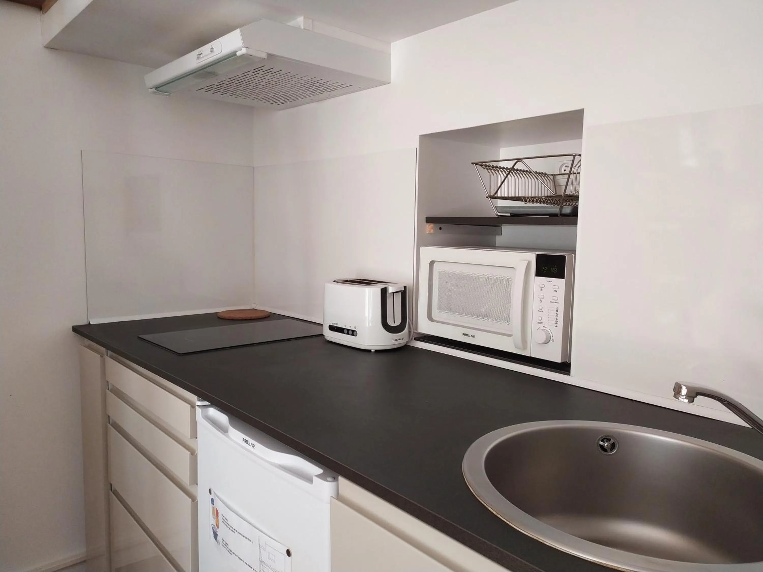 Kitchen or kitchenette in B&B Bordeaux Saint Michel