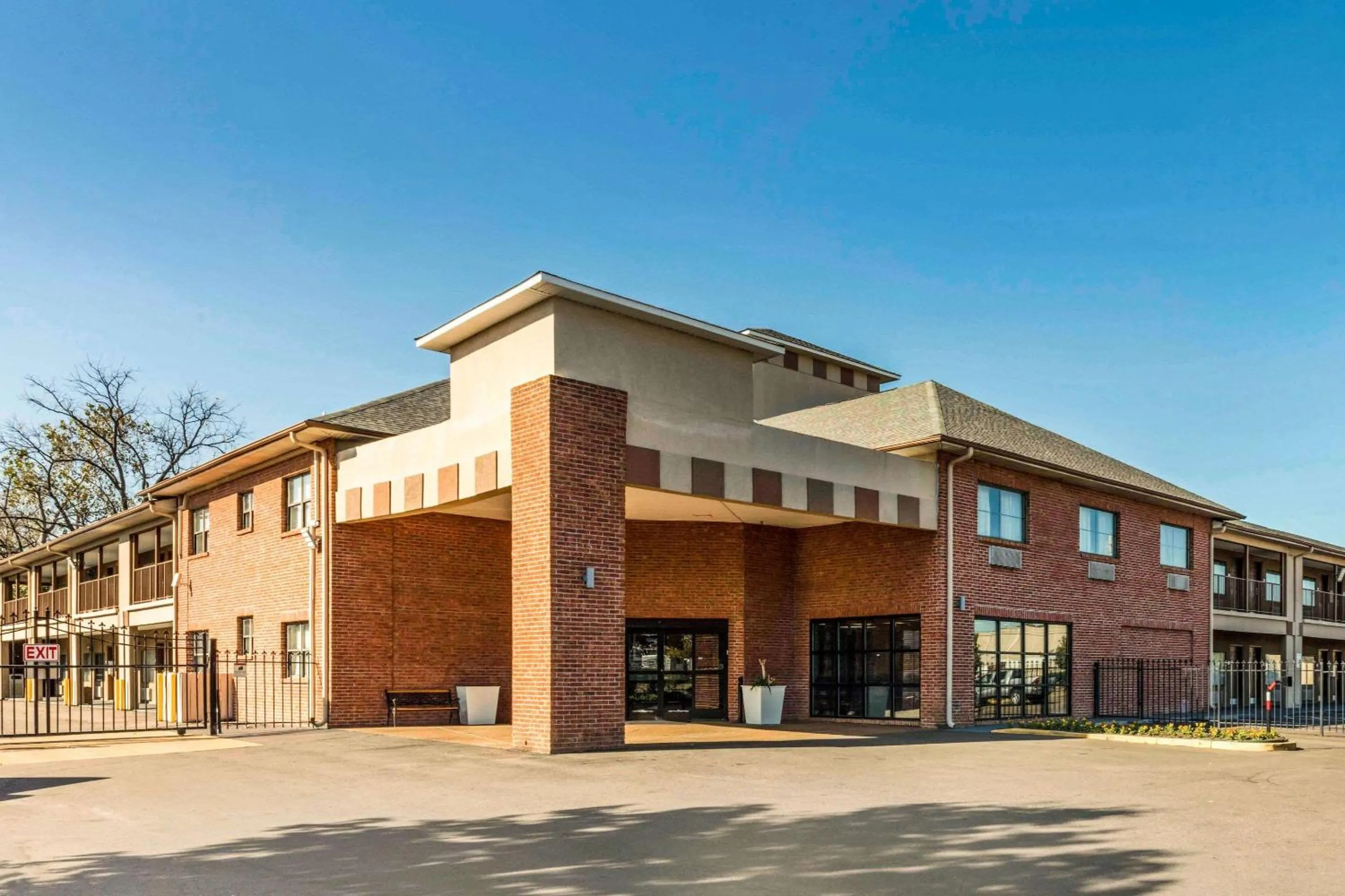 Property building in Quality Inn Memphis Airport