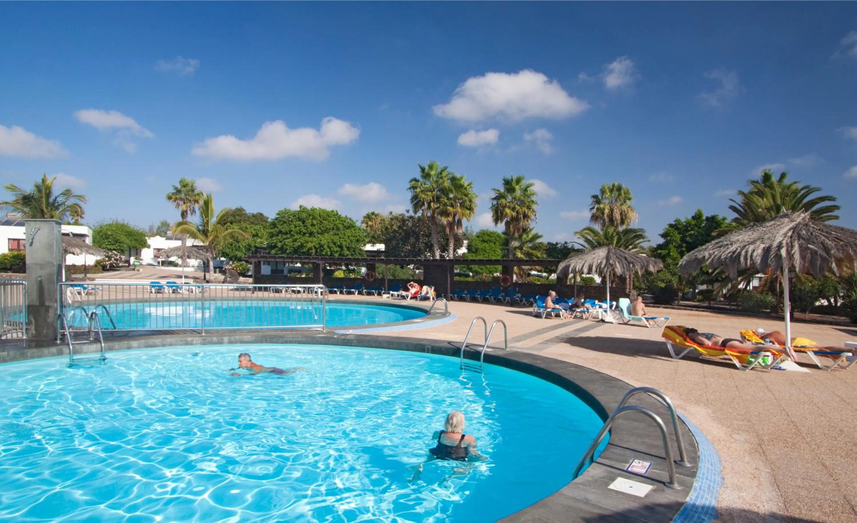 Swimming pool in Bungalows Playa Limones
