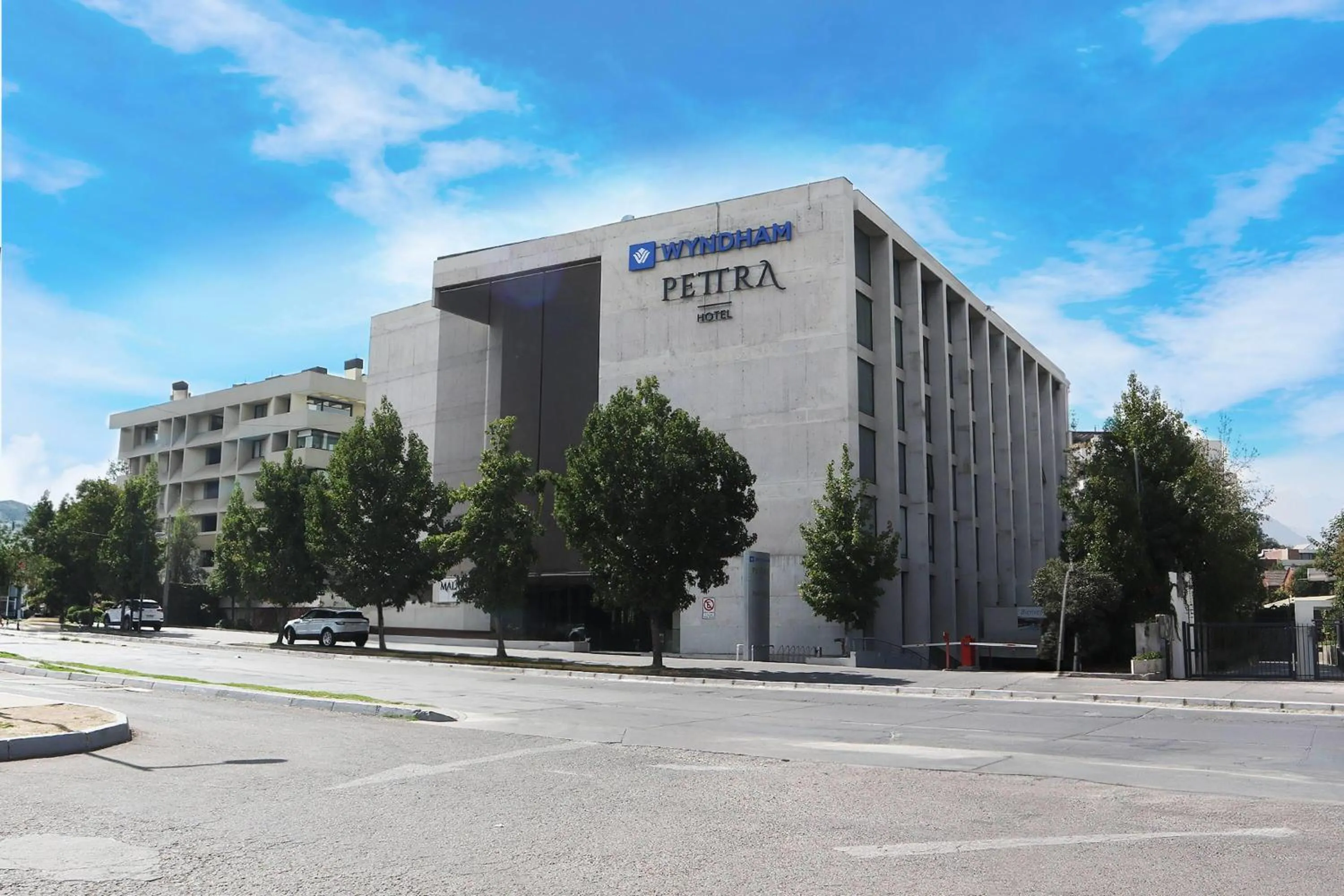 Property building in Wyndham Santiago Pettra