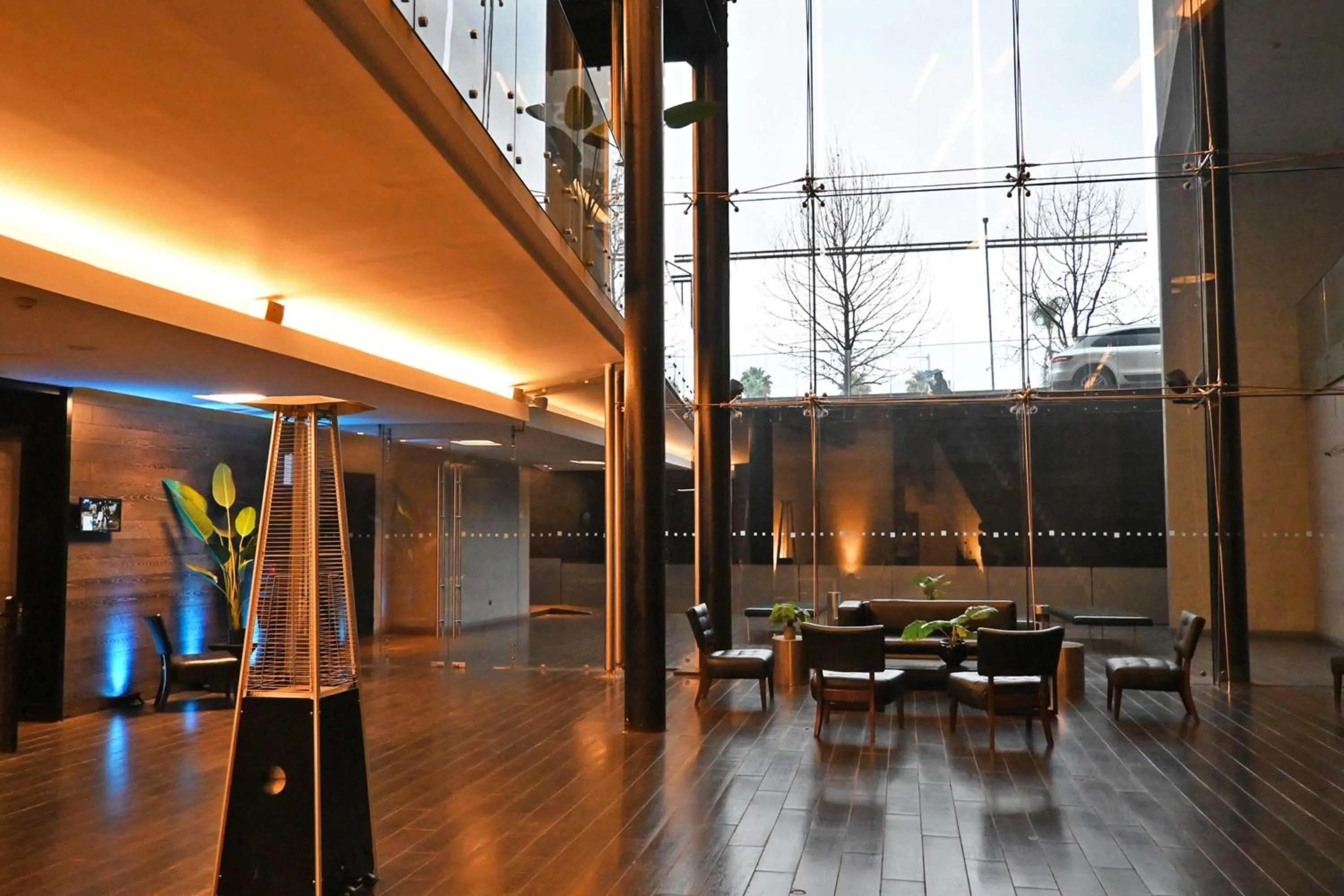 Lobby or reception in Wyndham Santiago Pettra