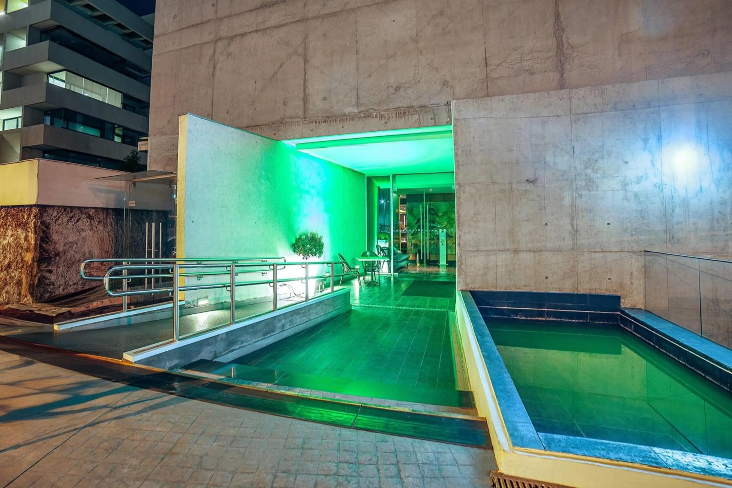 Restaurant/places to eat in Wyndham Santiago Pettra