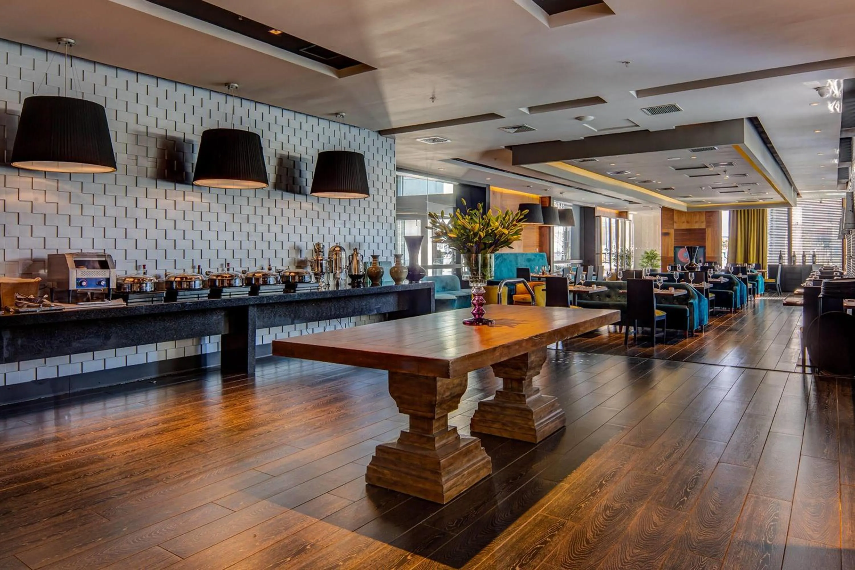 Restaurant/places to eat in Wyndham Santiago Pettra