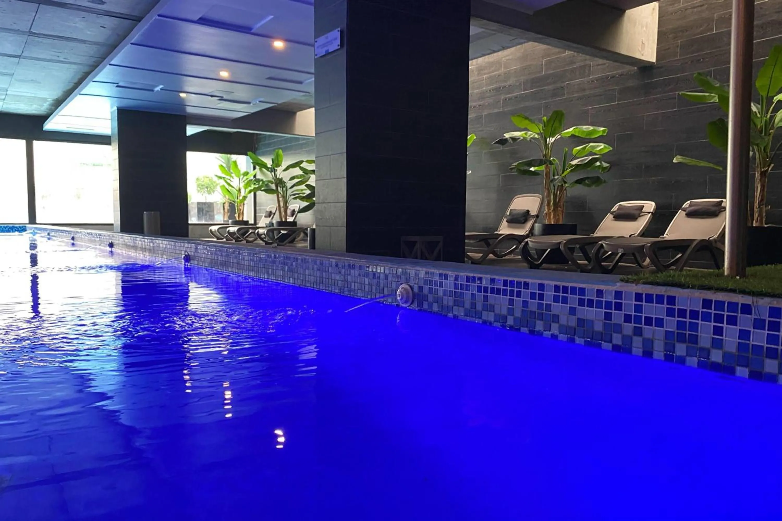 Pool view in Wyndham Santiago Pettra