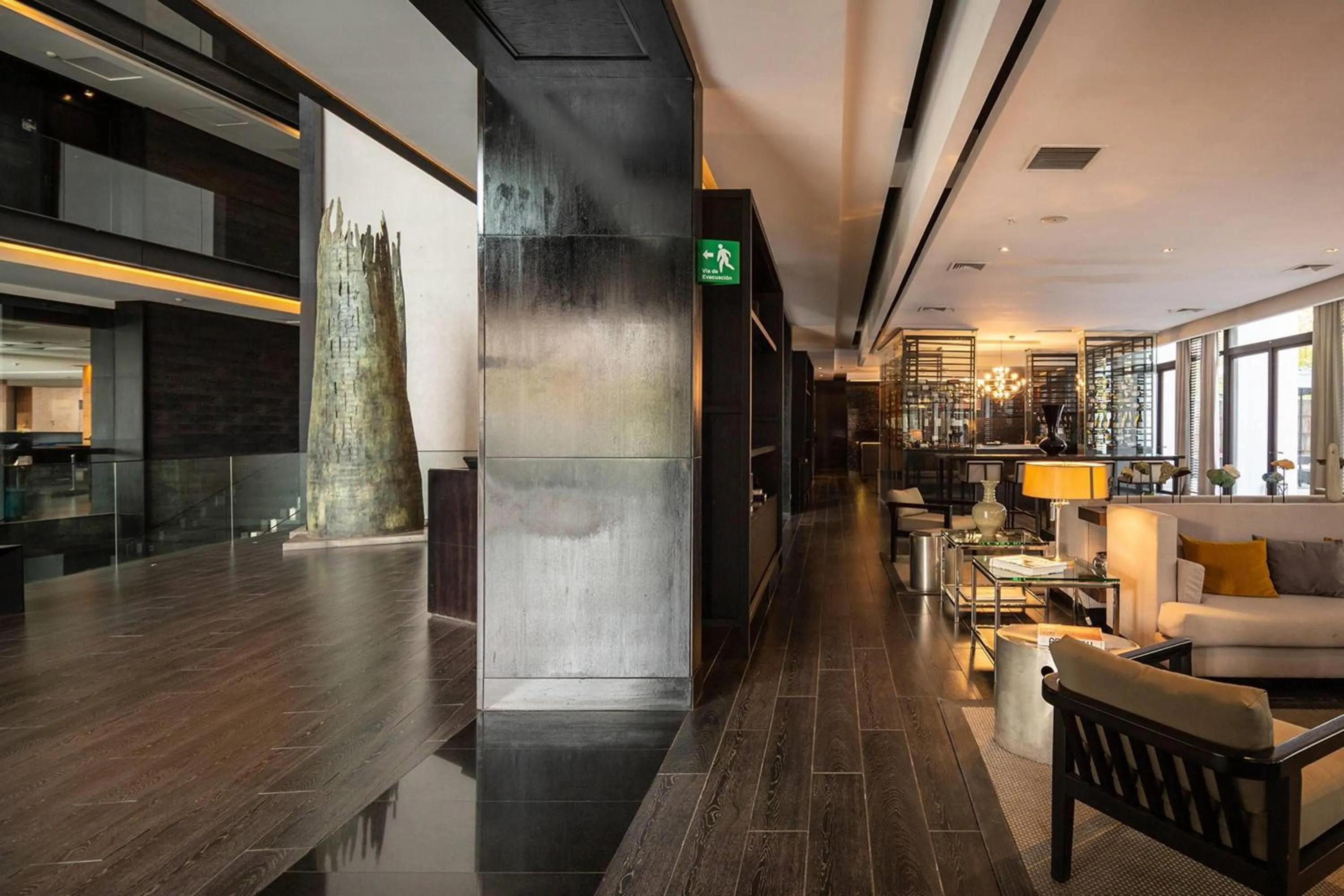 Lobby or reception in Wyndham Santiago Pettra