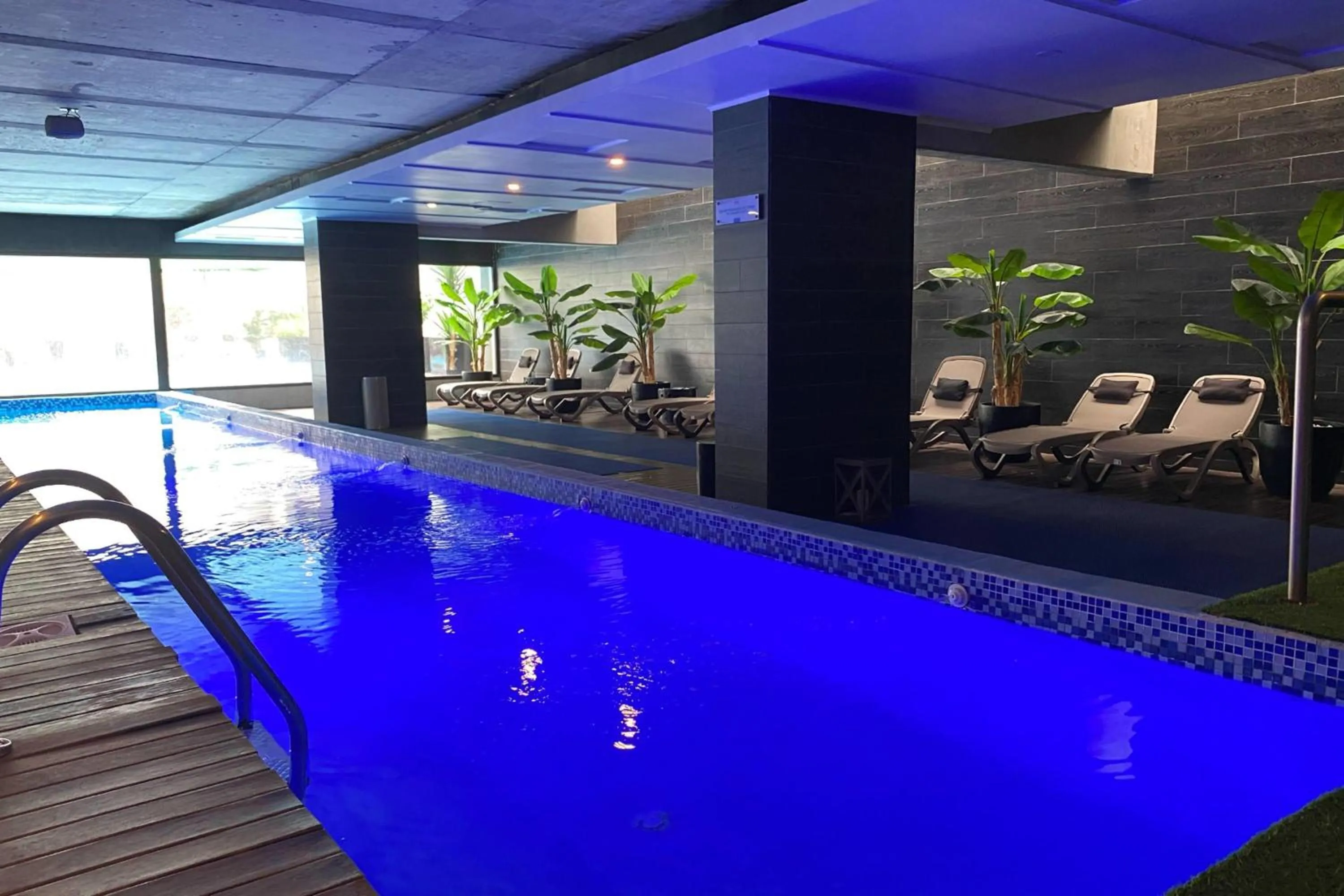 Pool view in Wyndham Santiago Pettra