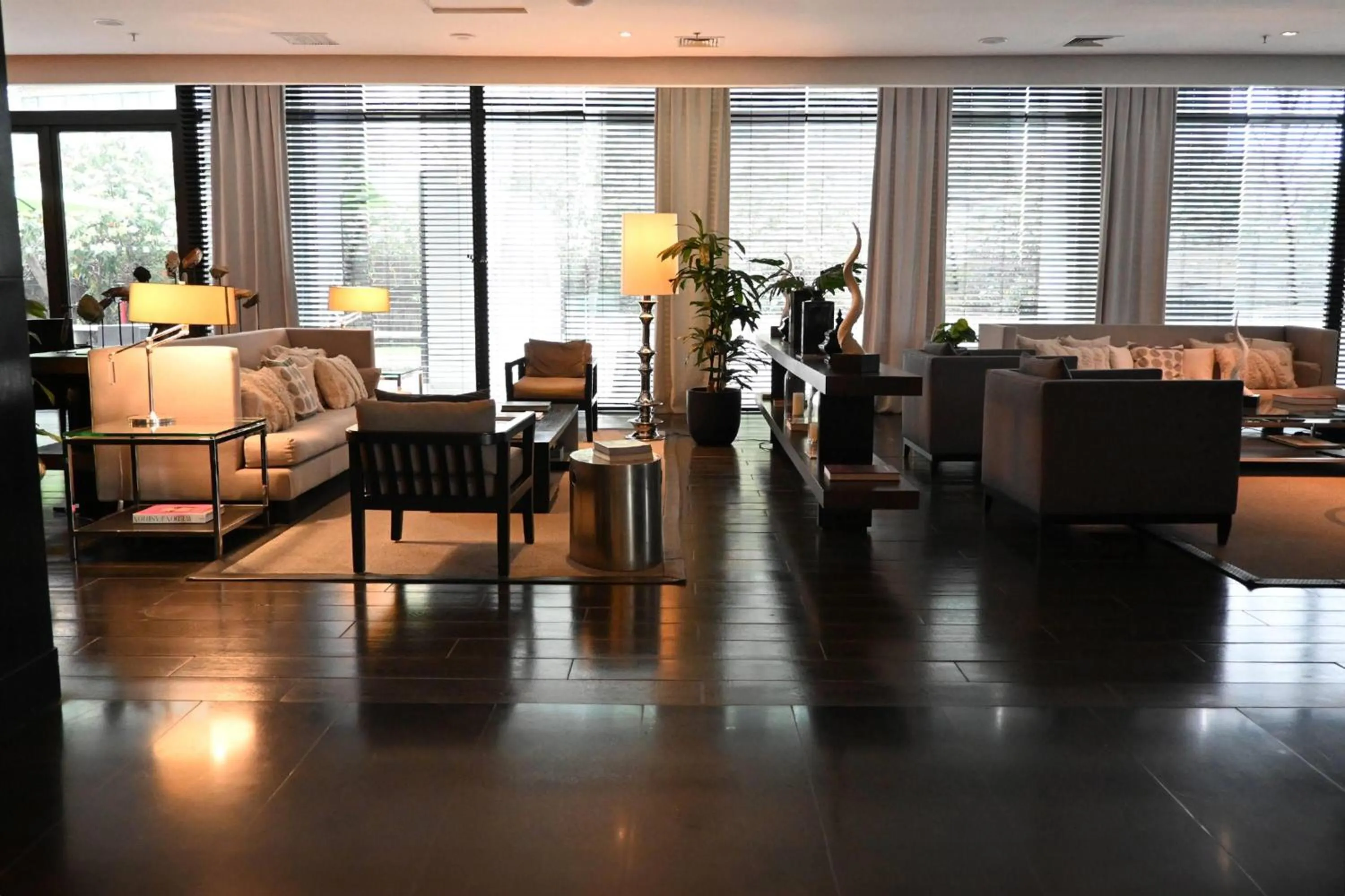 Lobby or reception in Wyndham Santiago Pettra